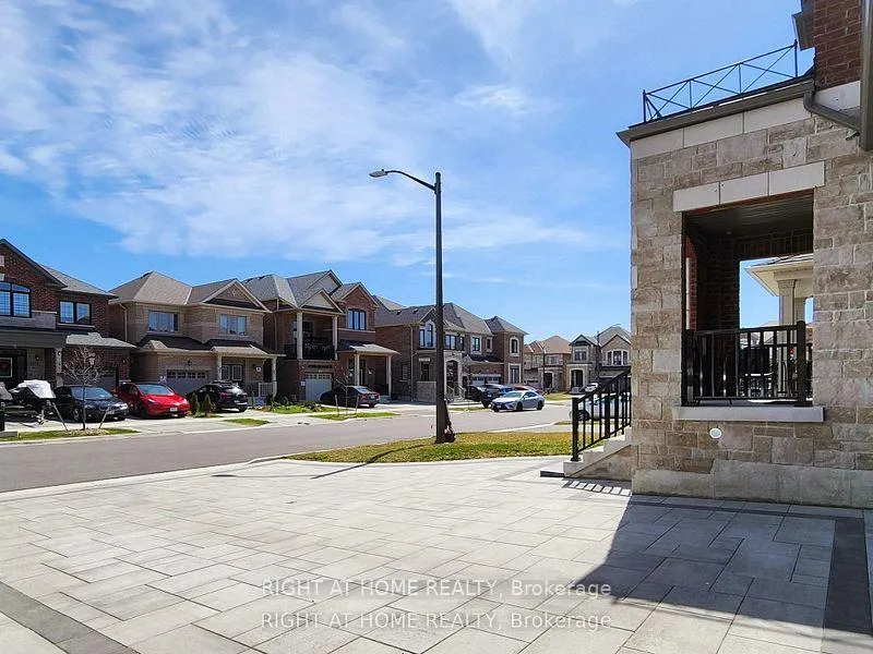 Photo 4 of 43 Walter Clifford Nesb Drive, Whitby, Rural Whitby — HOMEH