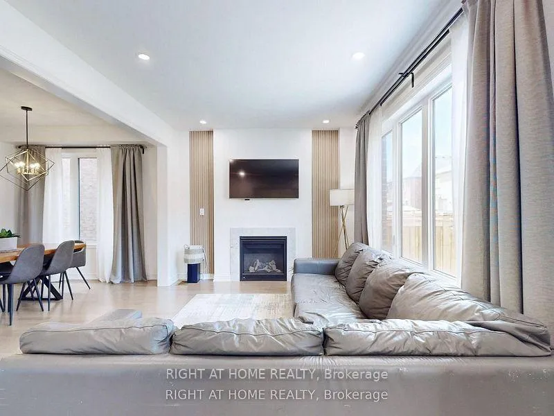 Photo 8 of 43 Walter Clifford Nesb Drive, Whitby, Rural Whitby — HOMEH