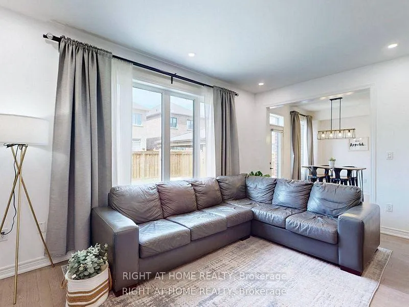Photo 11 of 43 Walter Clifford Nesb Drive, Whitby, Rural Whitby — HOMEH