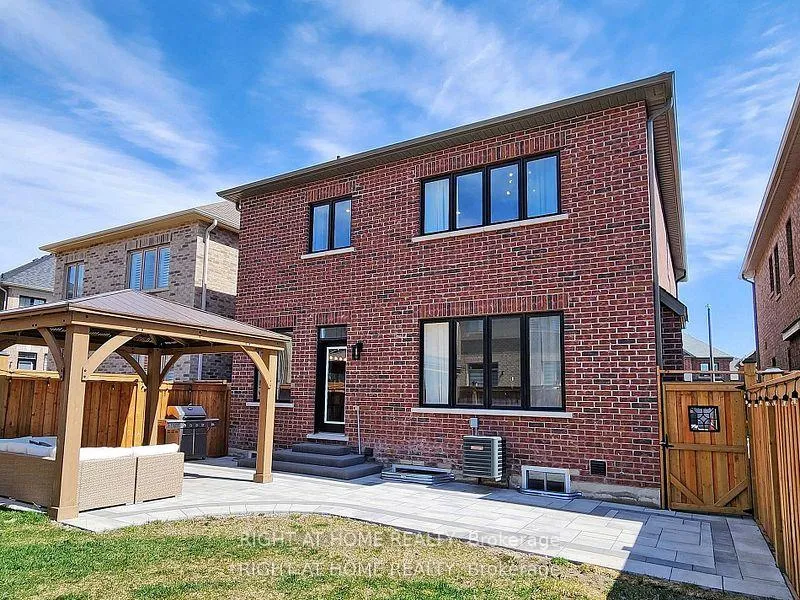 Photo 40 of 43 Walter Clifford Nesb Drive, Whitby, Rural Whitby — HOMEH