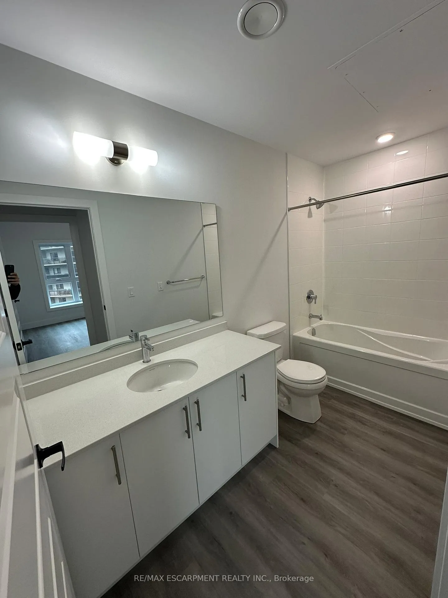 Photo 5 of Unit 307, 1000 Lackner Place, Kitchener — HOMEH