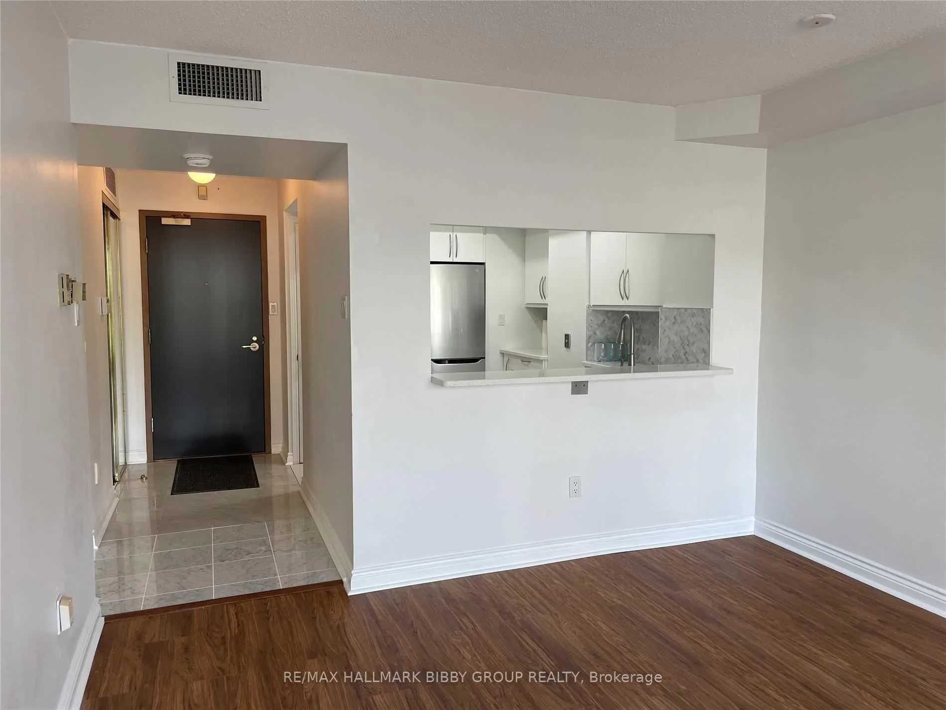 Photo 5 of Unit 412, 7 Broadway Avenue, Toronto, Mount Pleasant West — HOMEH