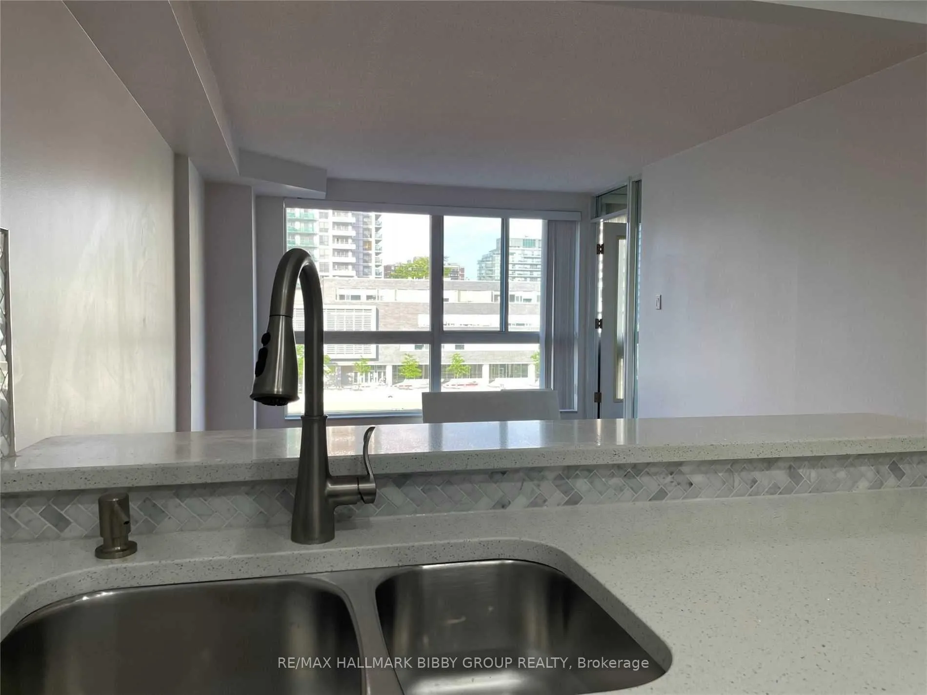 Photo 10 of Unit 412, 7 Broadway Avenue, Toronto, Mount Pleasant West — HOMEH