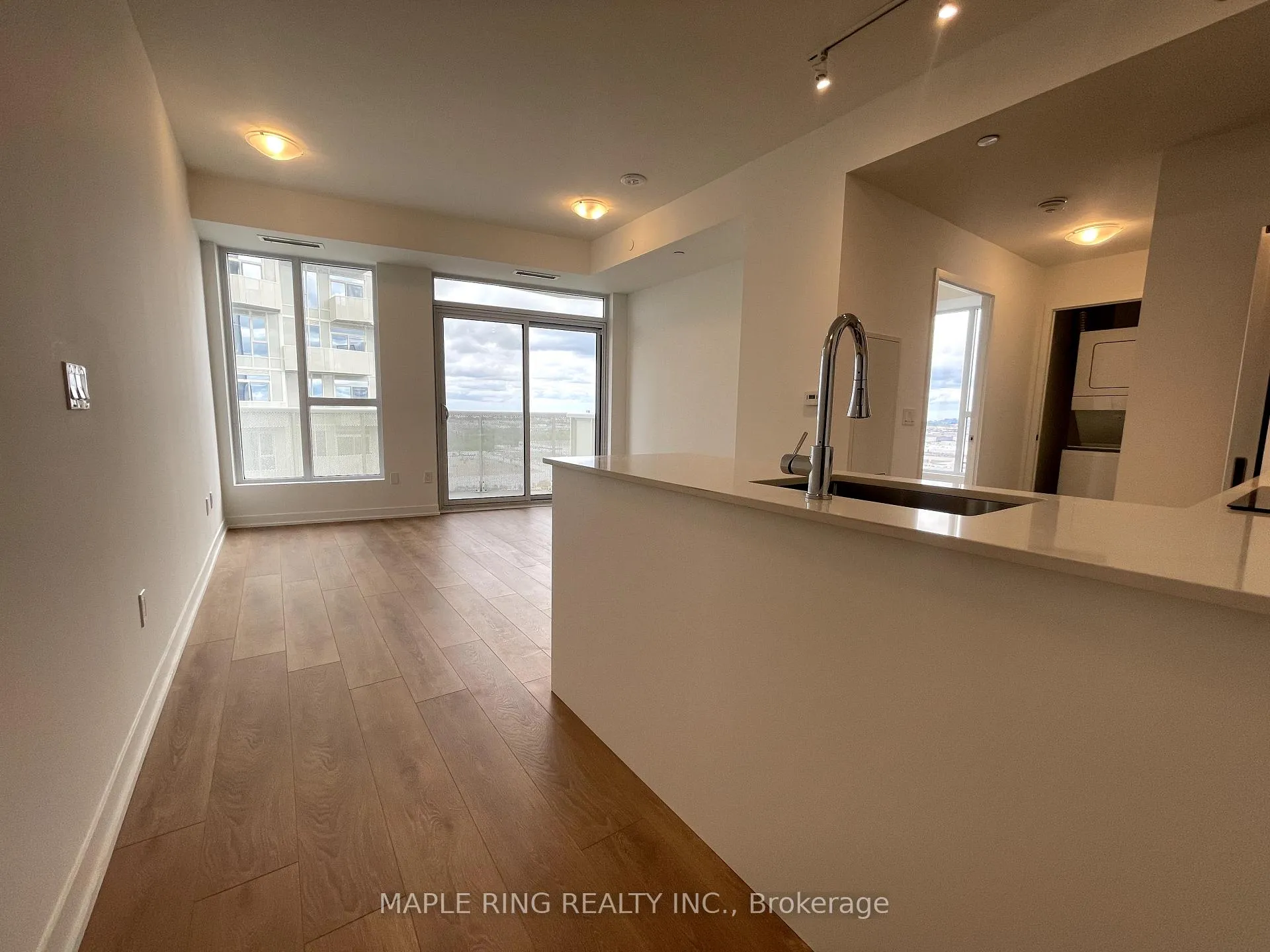 Photo 1 of Unit 1418, 10 Abeja Street, Vaughan, Concord — HOMEH