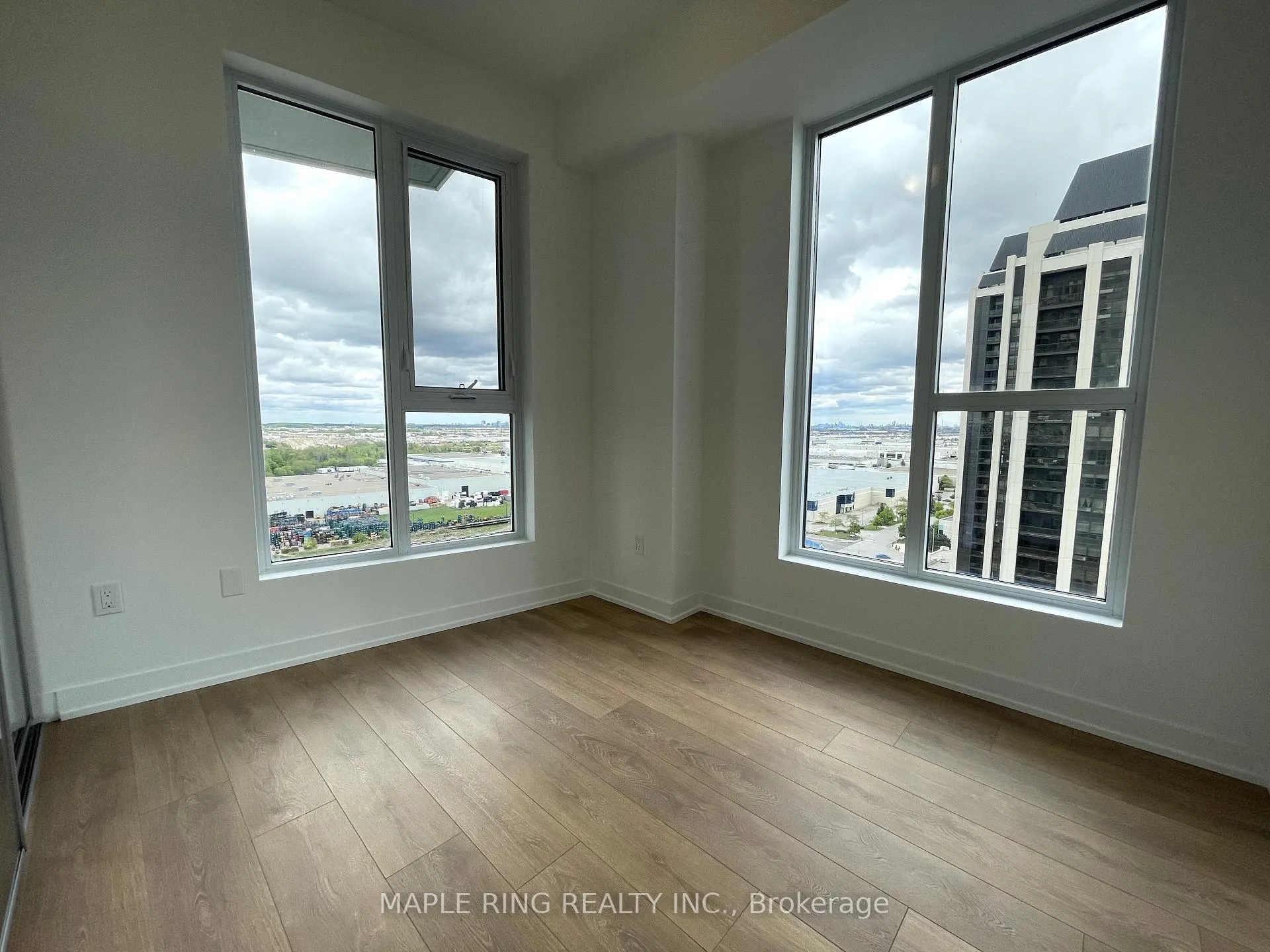Photo 4 of Unit 1418, 10 Abeja Street, Vaughan, Concord — HOMEH