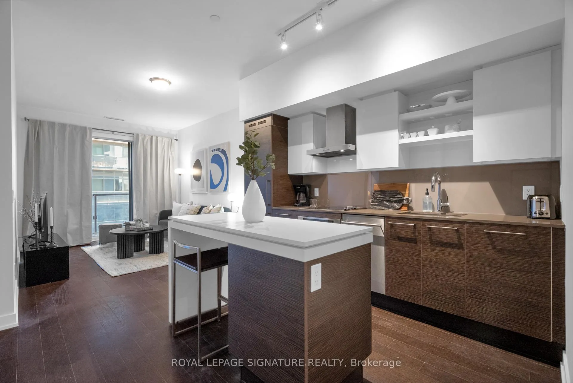 Front of Unit 1044, 1030 King Street W