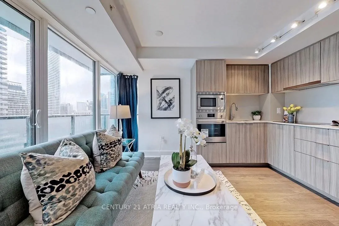 Front of Unit 1505, 955 Bay Street
