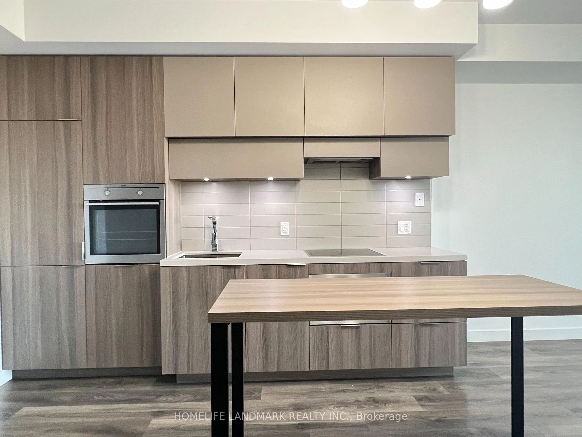 Photo 2 of Unit 1007, 8 Eglinton Avenue E, Toronto, Mount Pleasant West — HOMEH