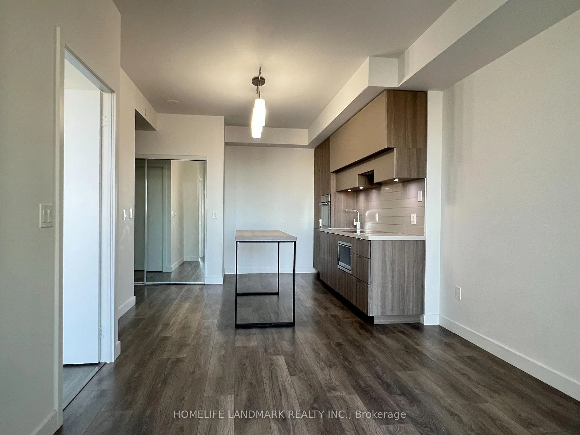 Photo 3 of Unit 1007, 8 Eglinton Avenue E, Toronto, Mount Pleasant West — HOMEH