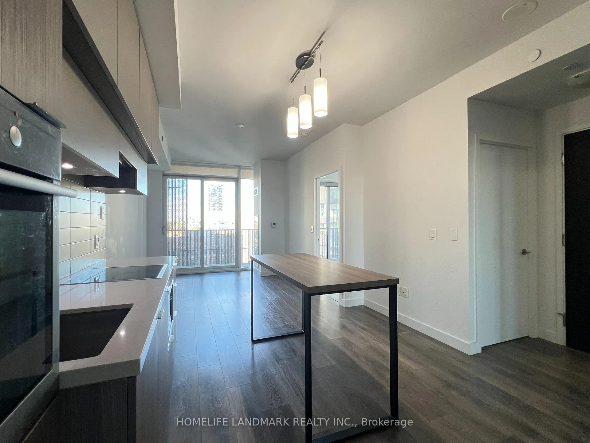 Photo 4 of Unit 1007, 8 Eglinton Avenue E, Toronto, Mount Pleasant West — HOMEH