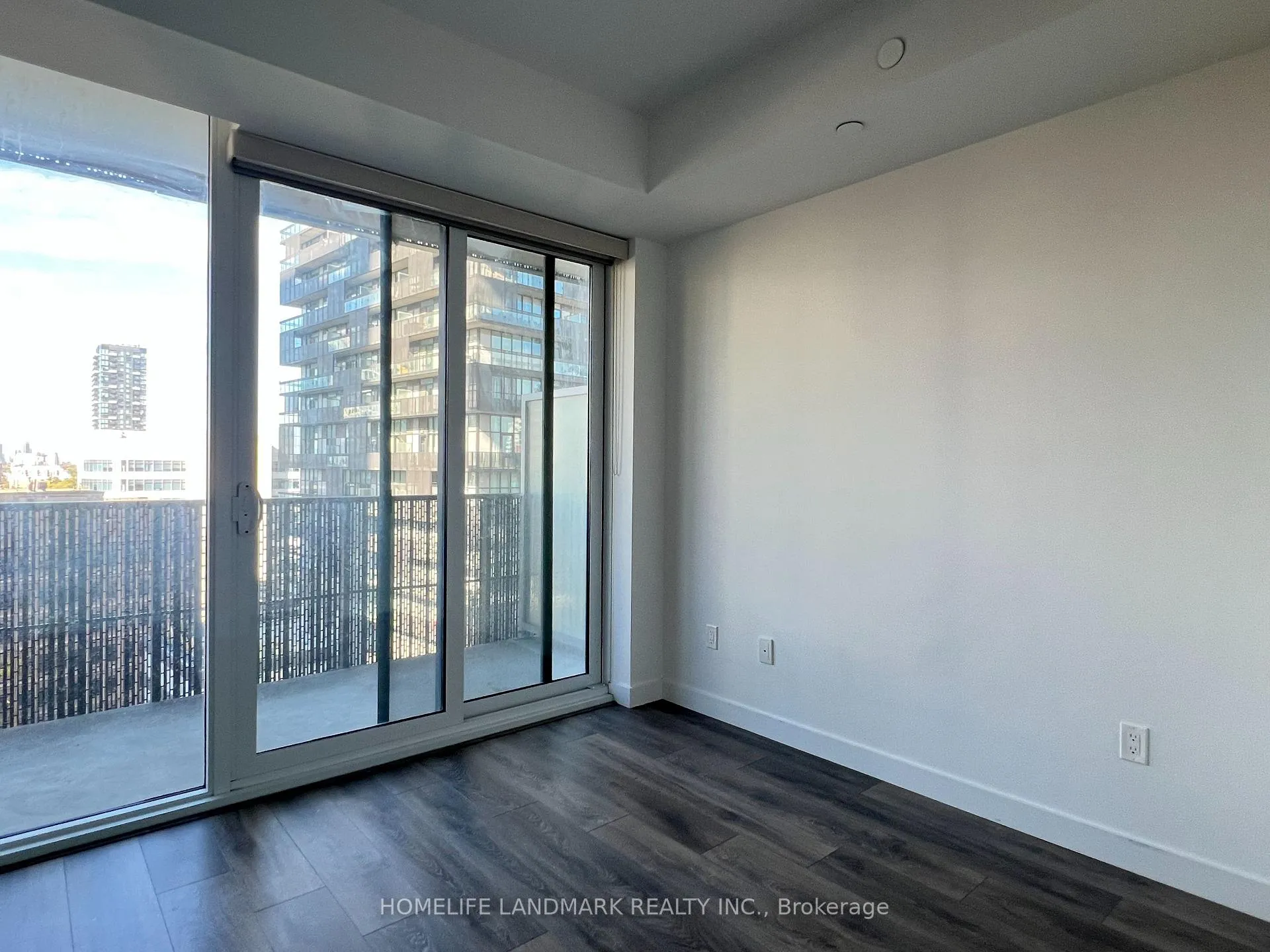 Photo 5 of Unit 1007, 8 Eglinton Avenue E, Toronto, Mount Pleasant West — HOMEH