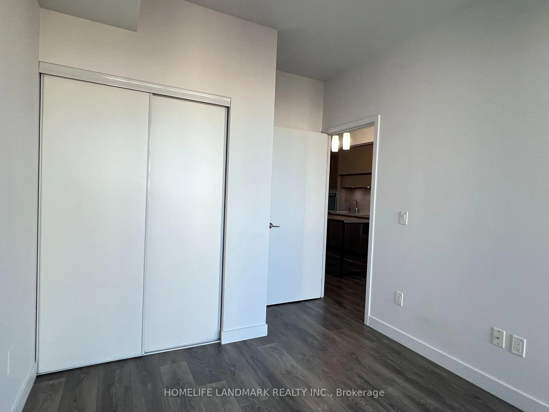 Photo 6 of Unit 1007, 8 Eglinton Avenue E, Toronto, Mount Pleasant West — HOMEH
