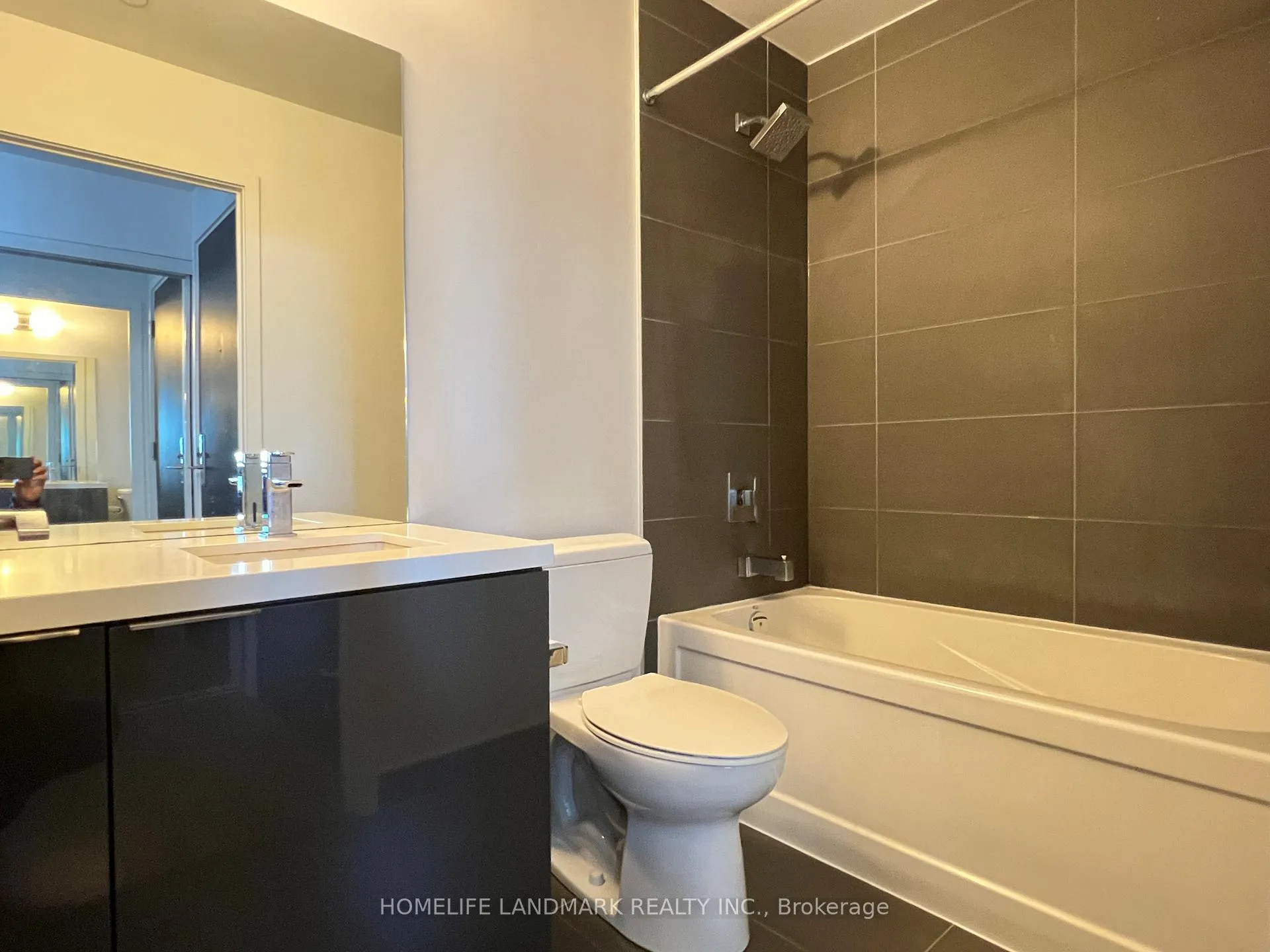 Photo 7 of Unit 1007, 8 Eglinton Avenue E, Toronto, Mount Pleasant West — HOMEH