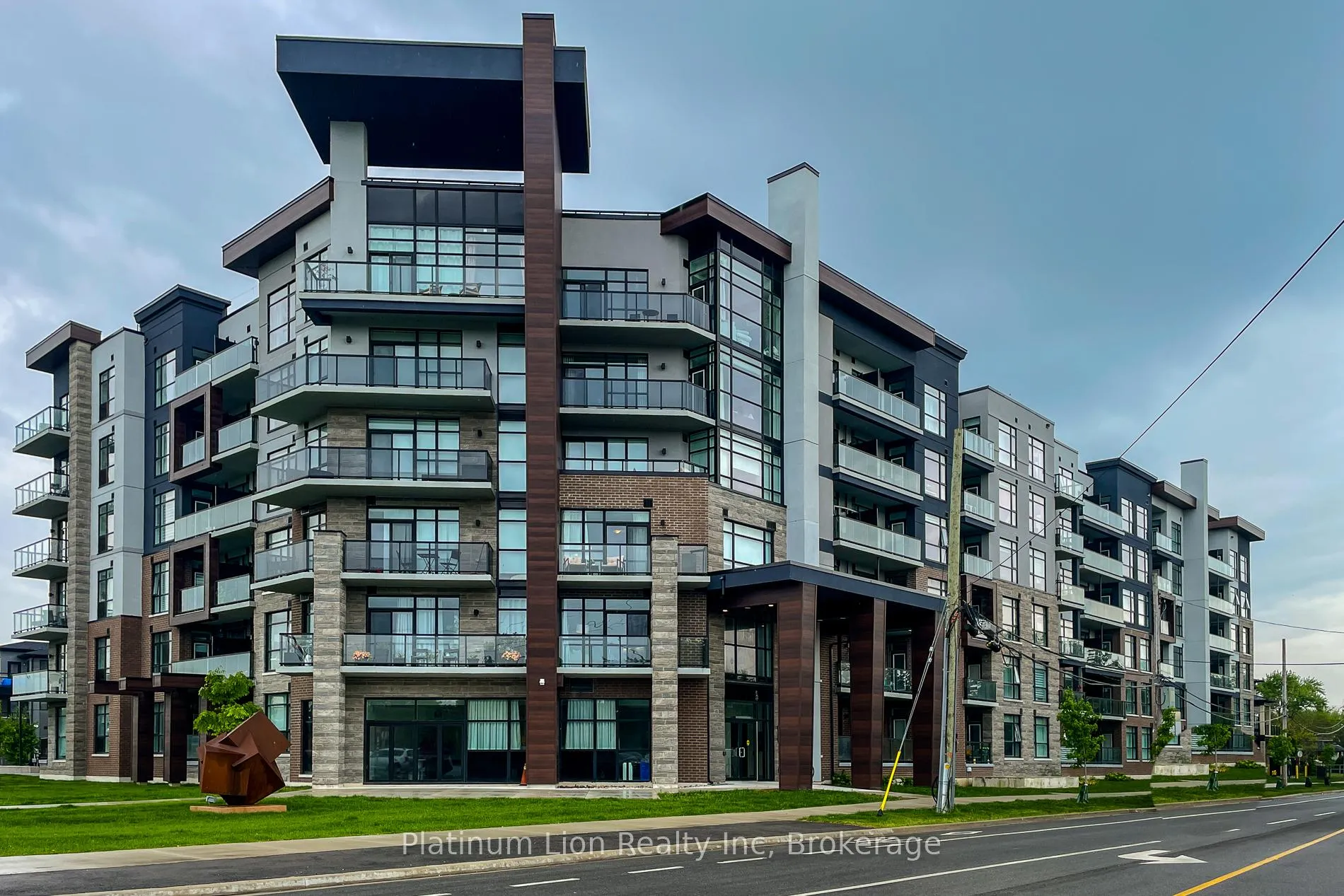 Front of Unit 218, 600 North Service Road