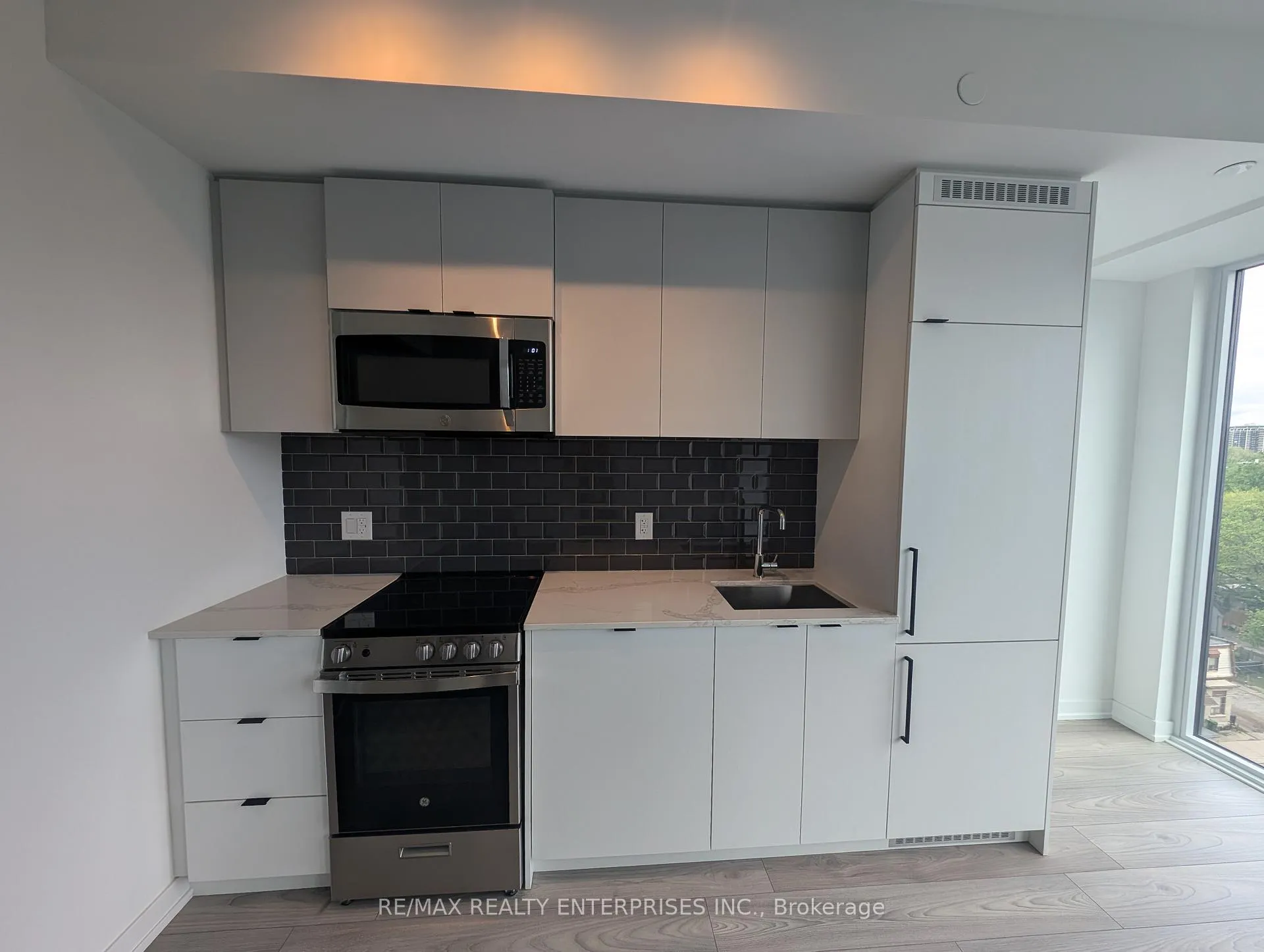 Photo 2 of Unit 625, 285 Dufferin Street, Toronto, South Parkdale — HOMEH
