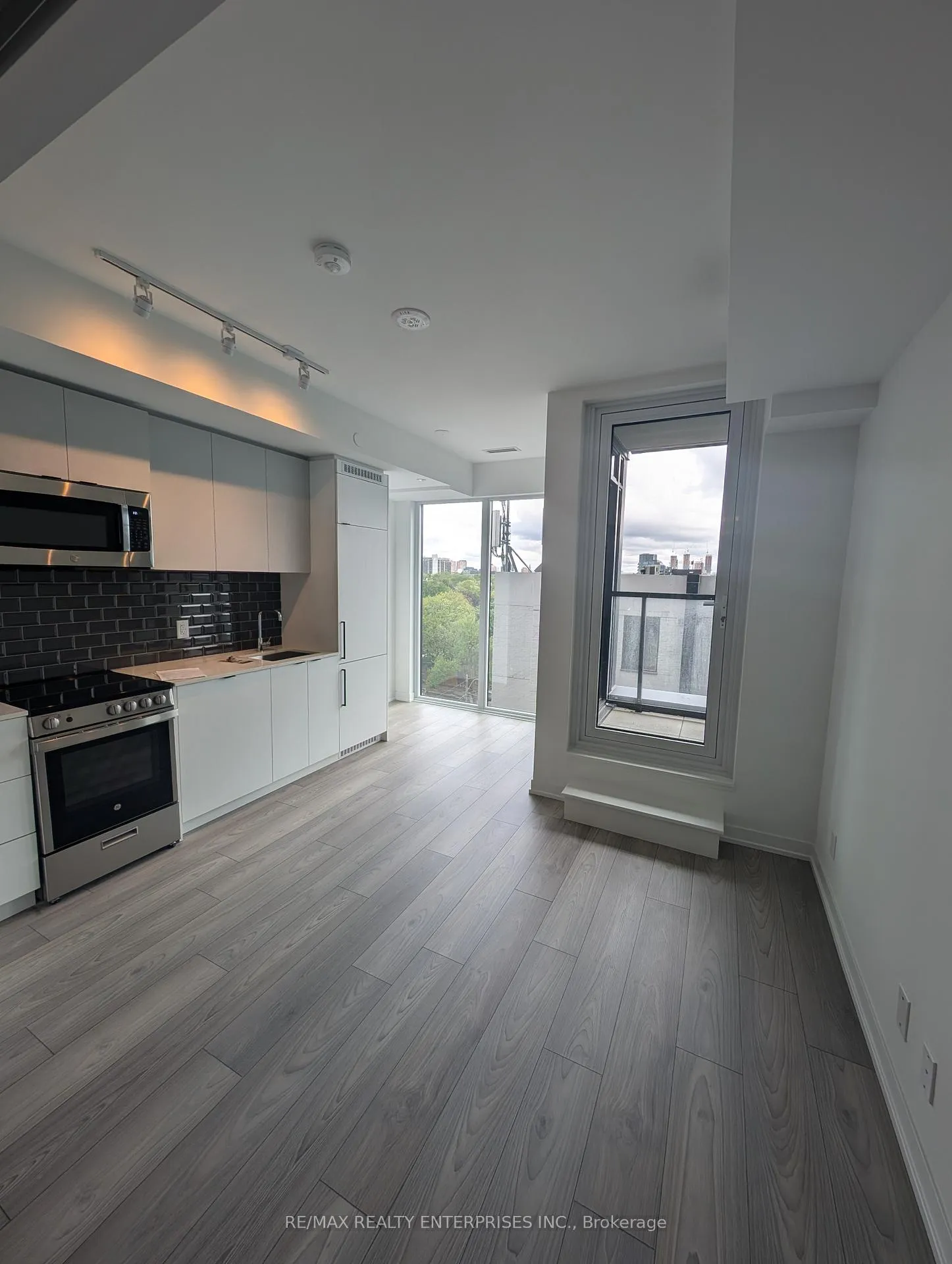 Photo 3 of Unit 625, 285 Dufferin Street, Toronto, South Parkdale — HOMEH