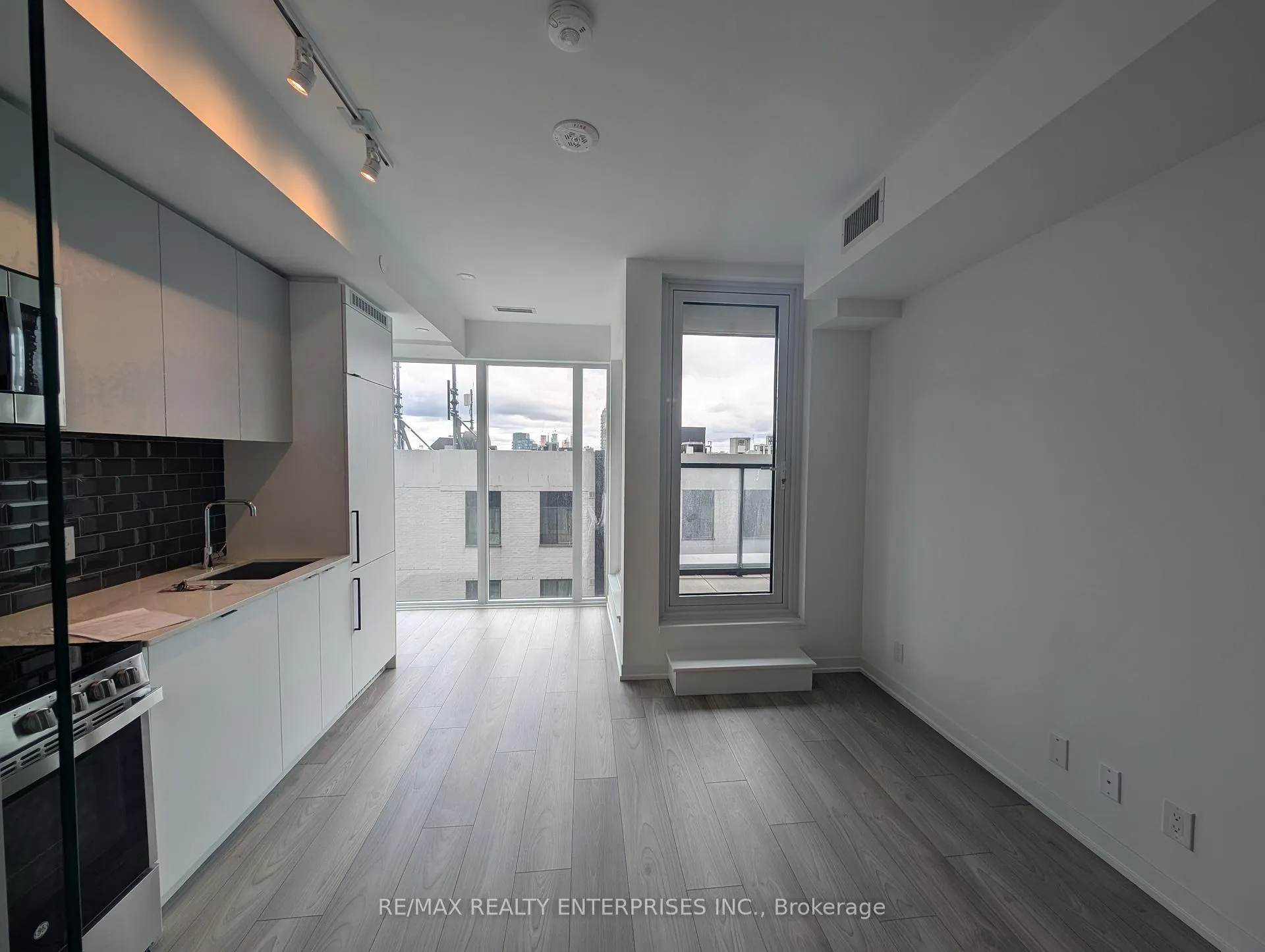 Photo 4 of Unit 625, 285 Dufferin Street, Toronto, South Parkdale — HOMEH