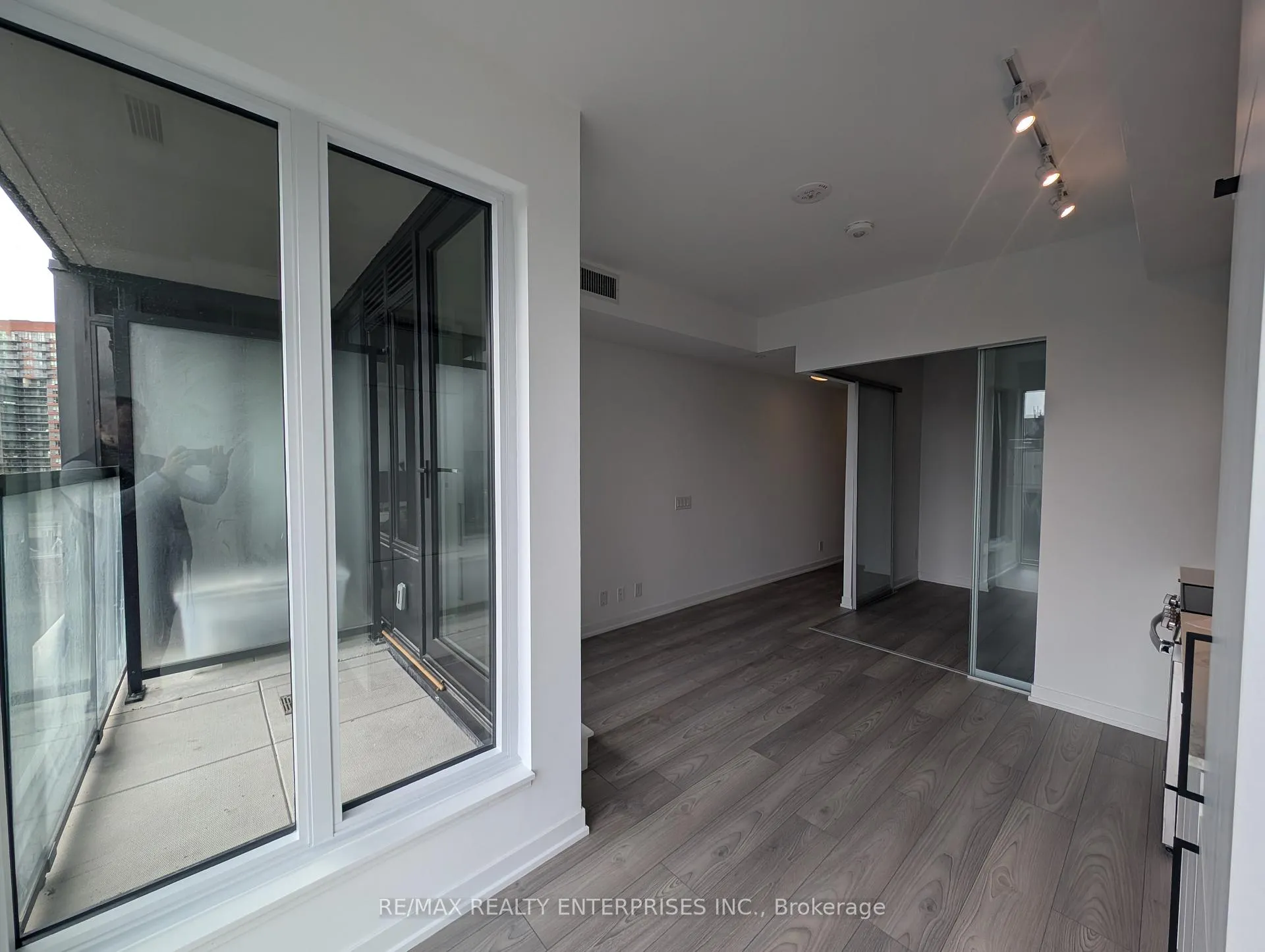Photo 5 of Unit 625, 285 Dufferin Street, Toronto, South Parkdale — HOMEH