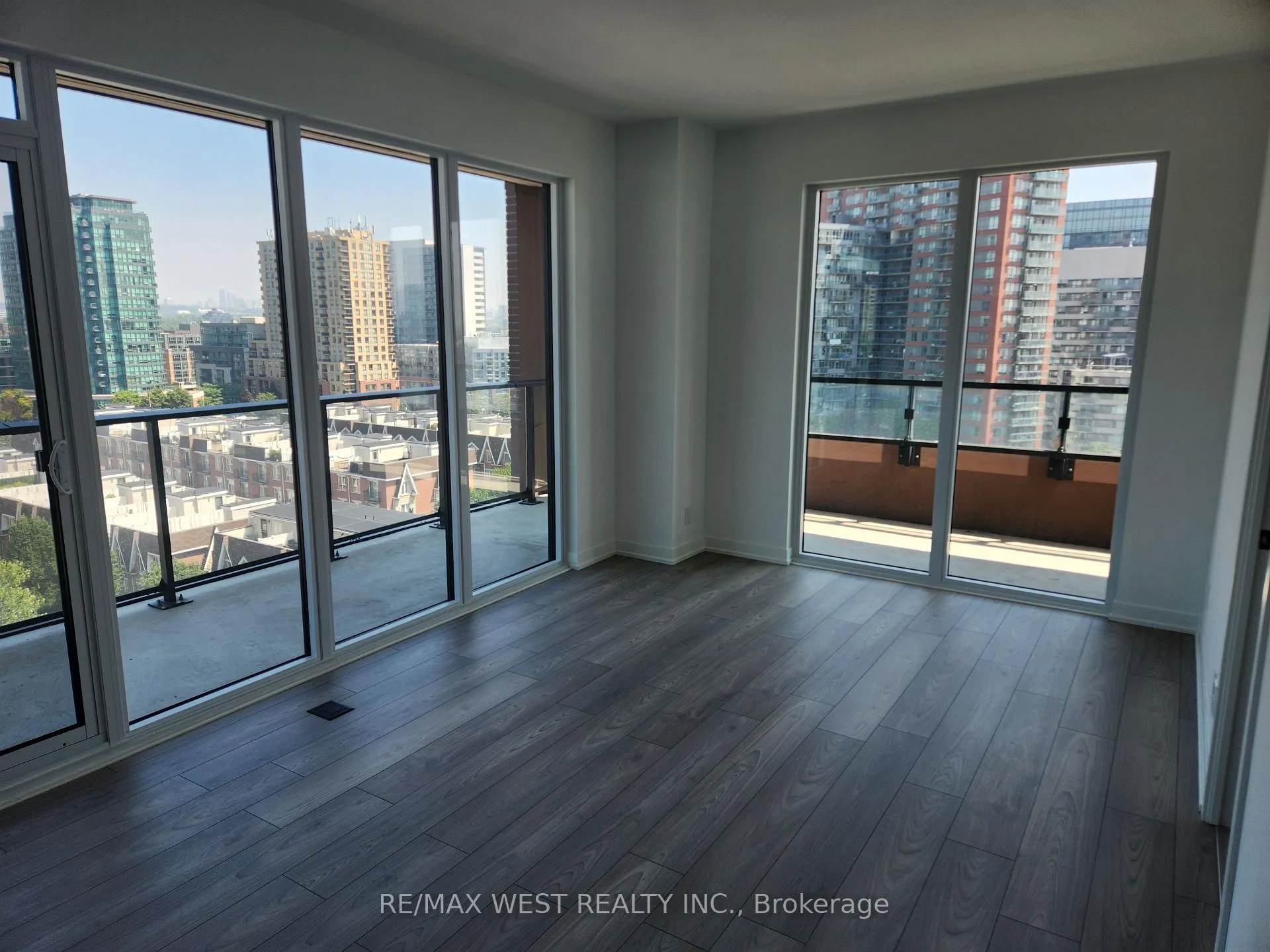 Photo 3 of Unit 807, 285 Dufferin Street, Toronto, South Parkdale — HOMEH
