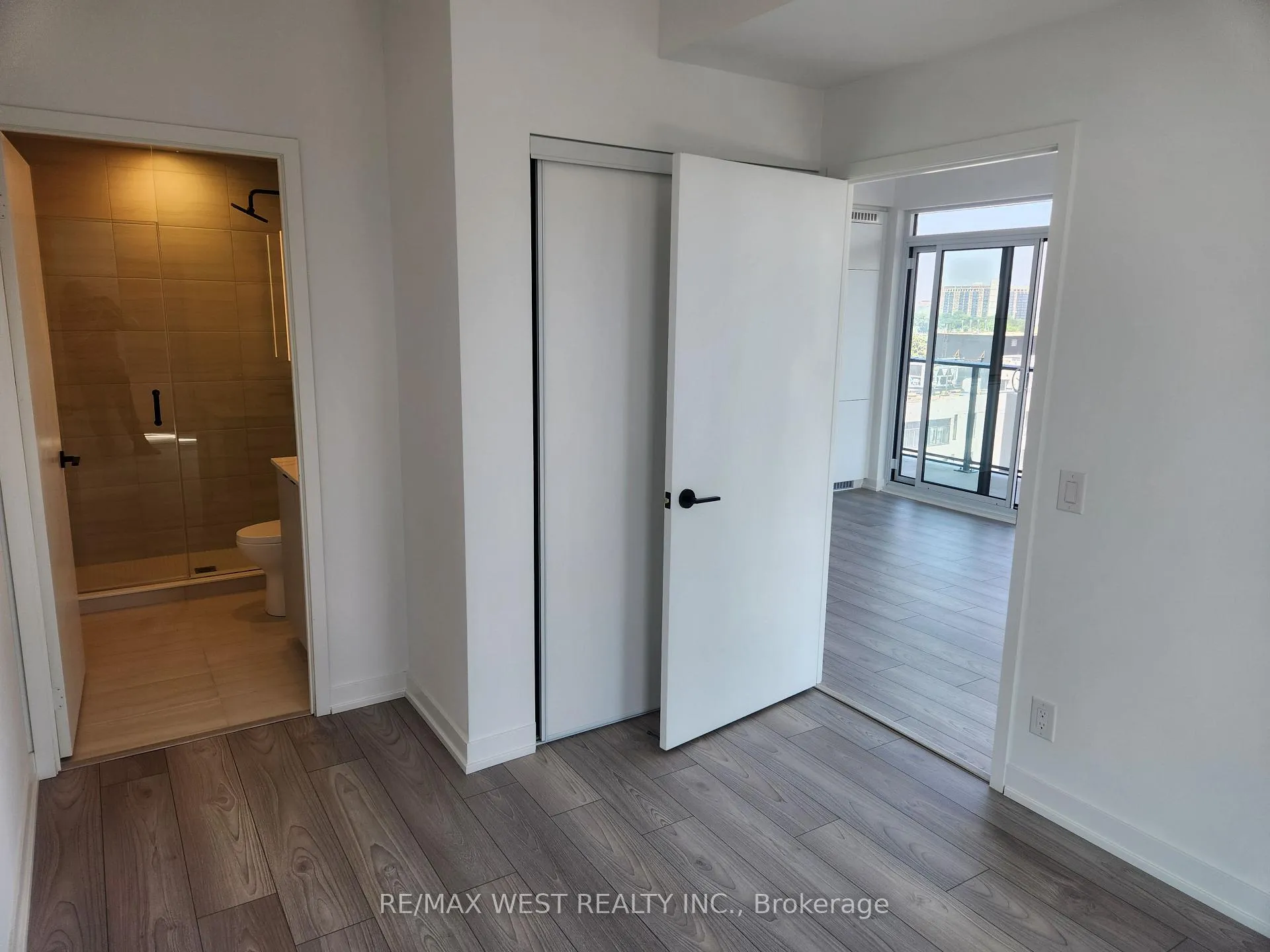 Photo 5 of Unit 807, 285 Dufferin Street, Toronto, South Parkdale — HOMEH