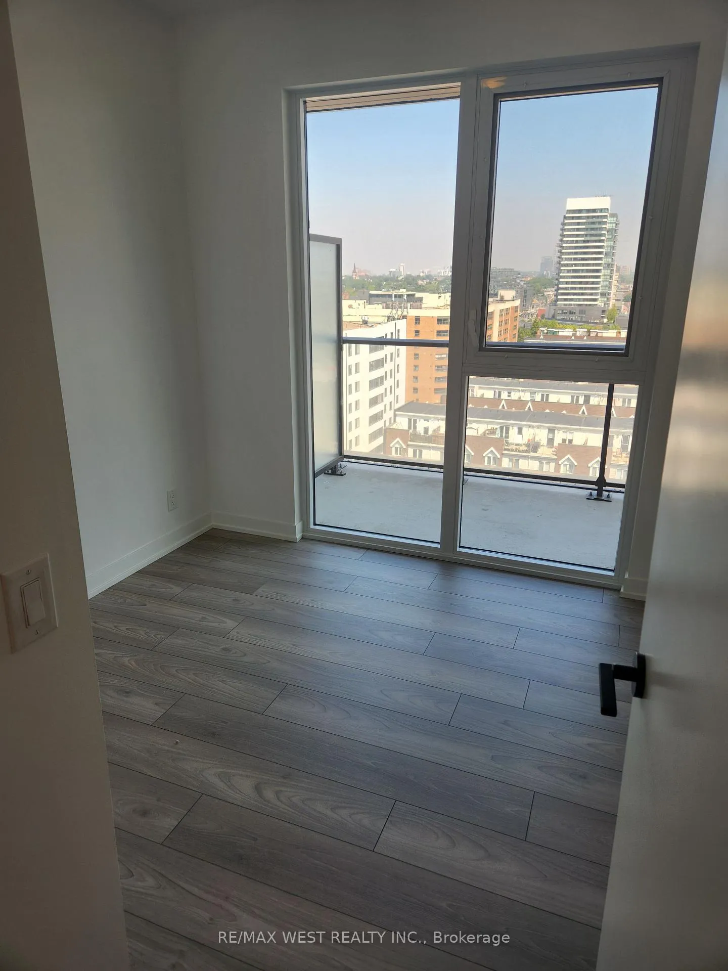 Photo 7 of Unit 807, 285 Dufferin Street, Toronto, South Parkdale — HOMEH