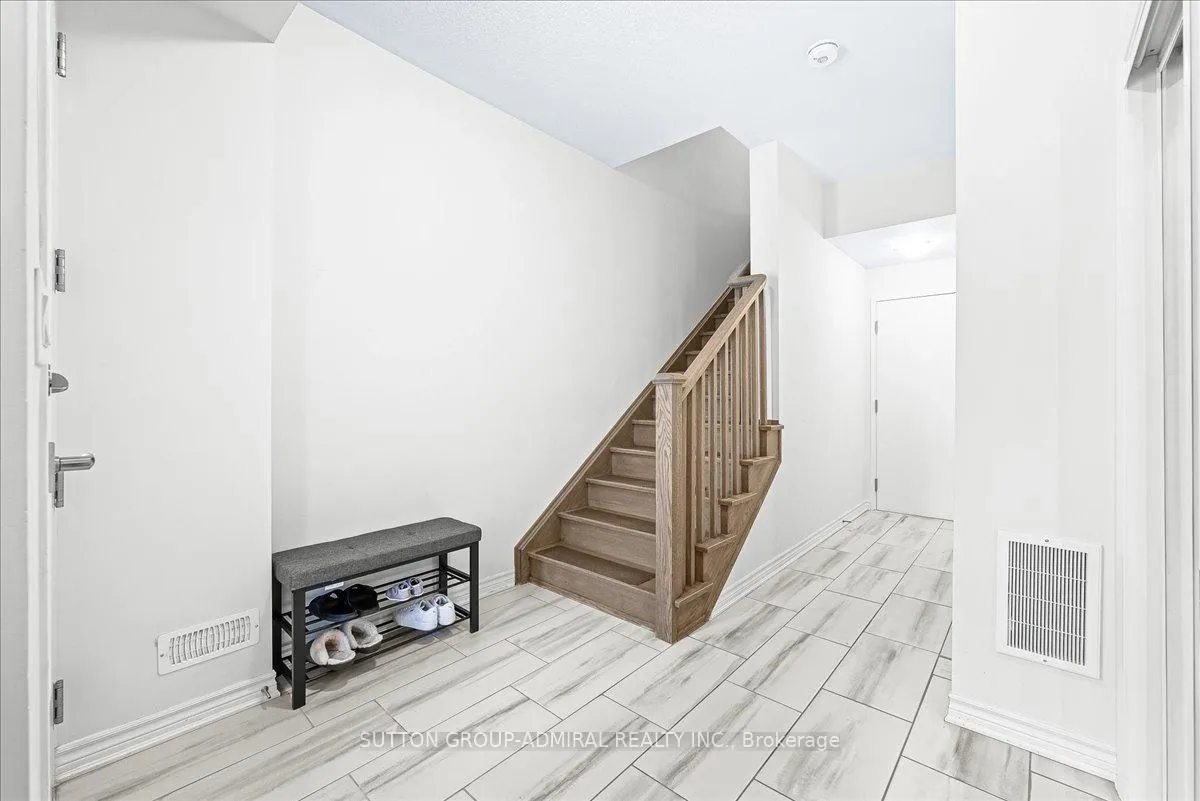 Photo 7 of Unit 107, 1034 Reflection Place, Pickering, Rural Pickering — HOMEH