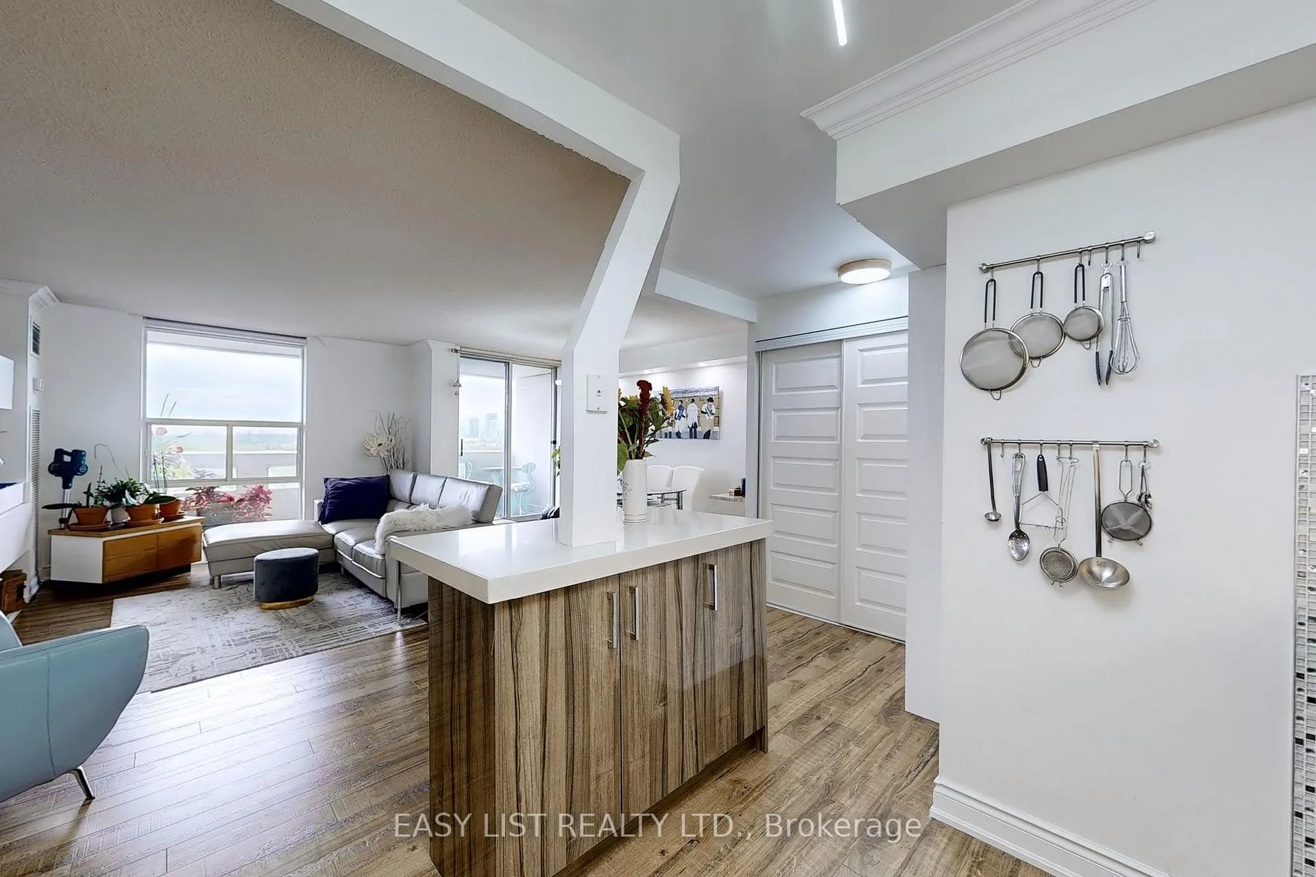Photo 3 of Unit 1107, 50 Inverlochy Boulevard, Markham, Royal Orchard — HOMEH