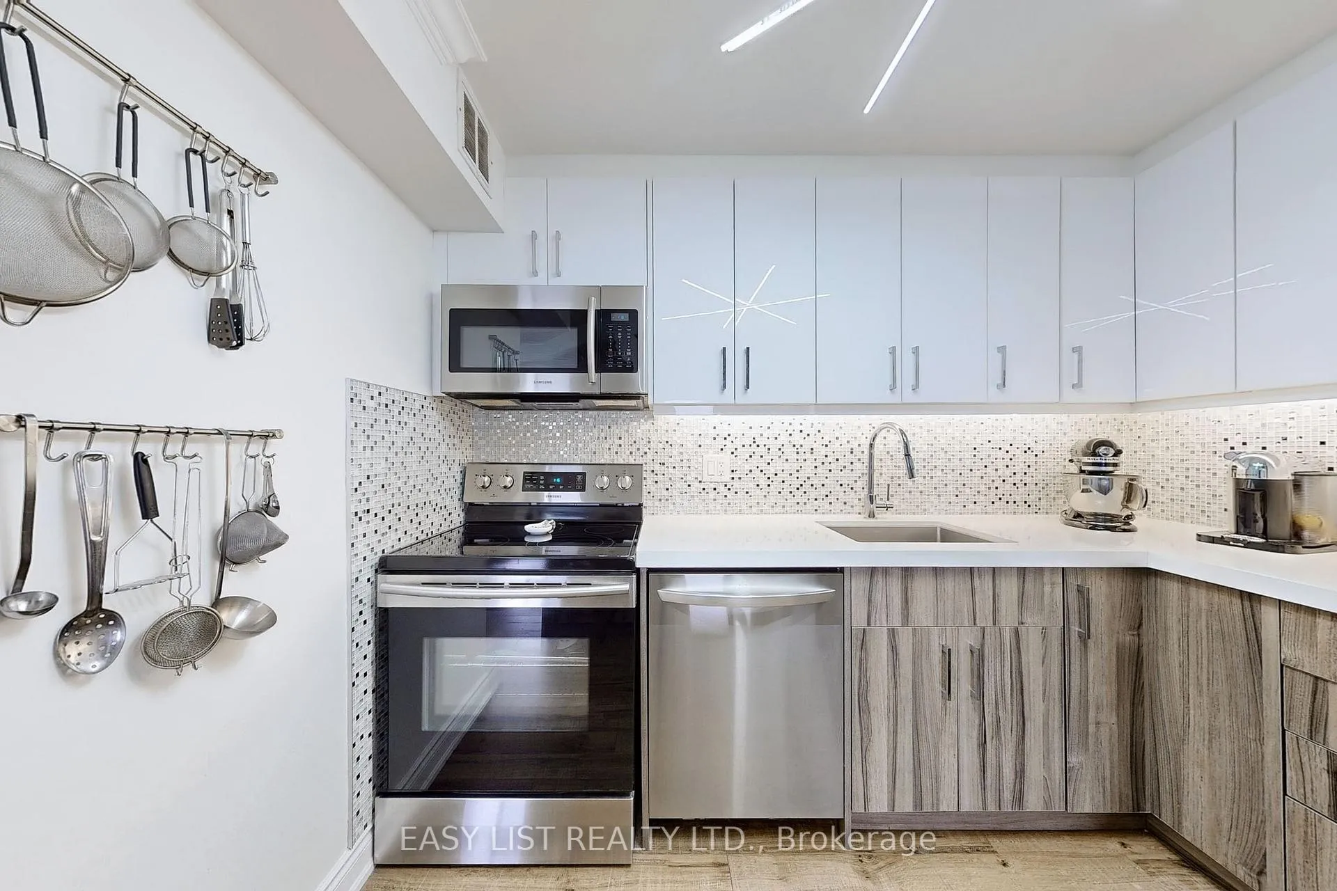 Photo 4 of Unit 1107, 50 Inverlochy Boulevard, Markham, Royal Orchard — HOMEH