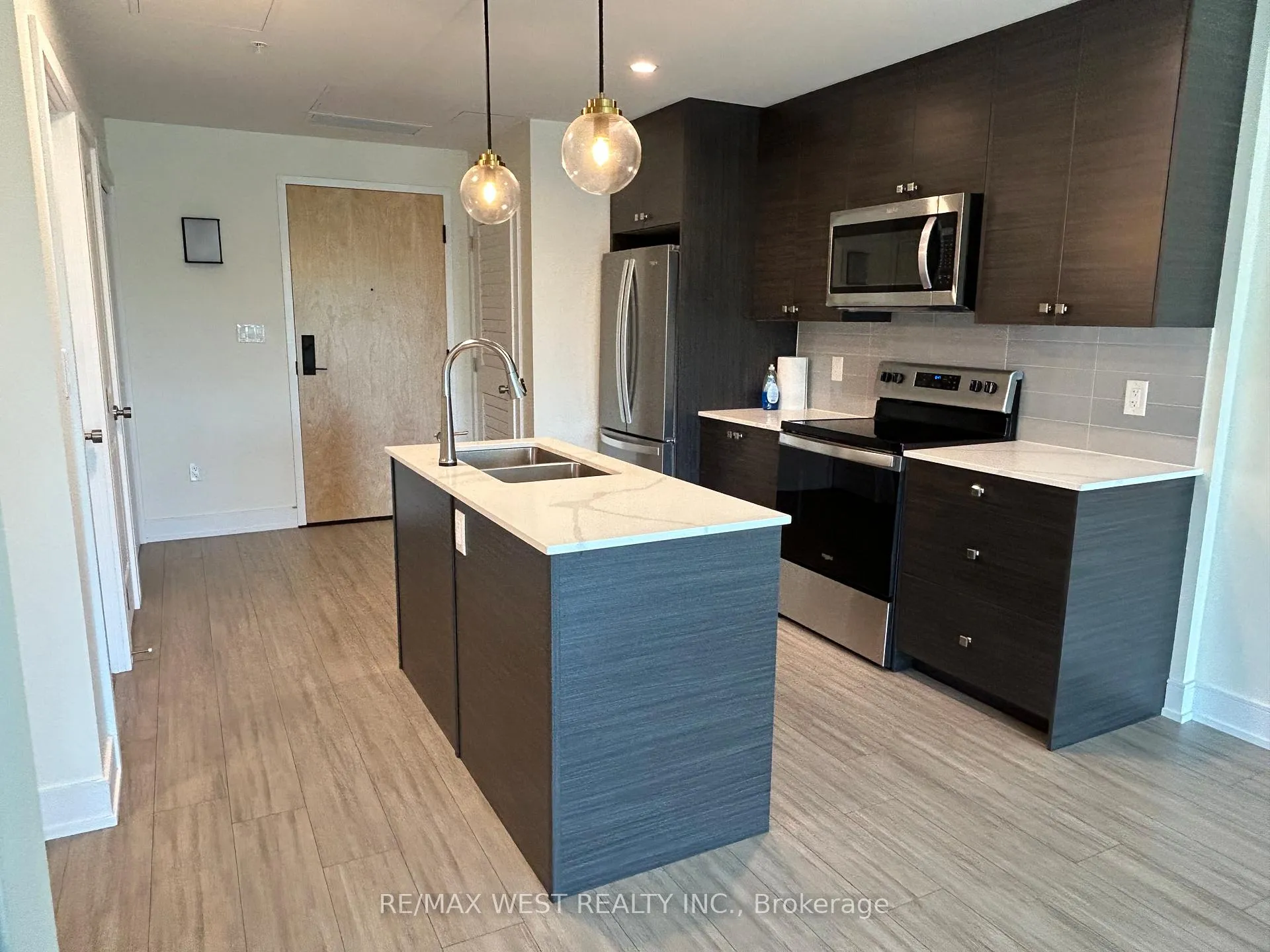 Photo 3 of Unit 313, 121 Mary Street, Clearview, Creemore — HOMEH