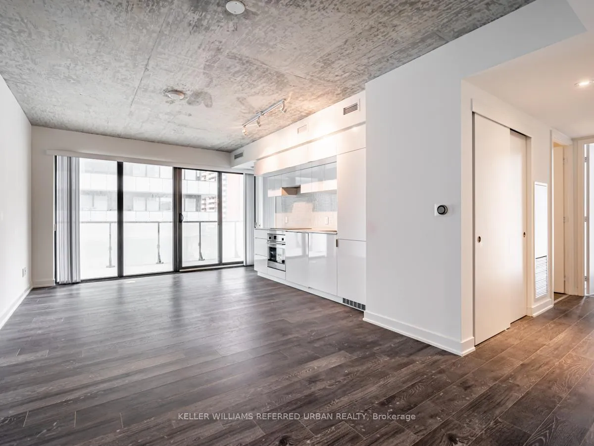 Front of Unit 403, 185 Roehampton Avenue