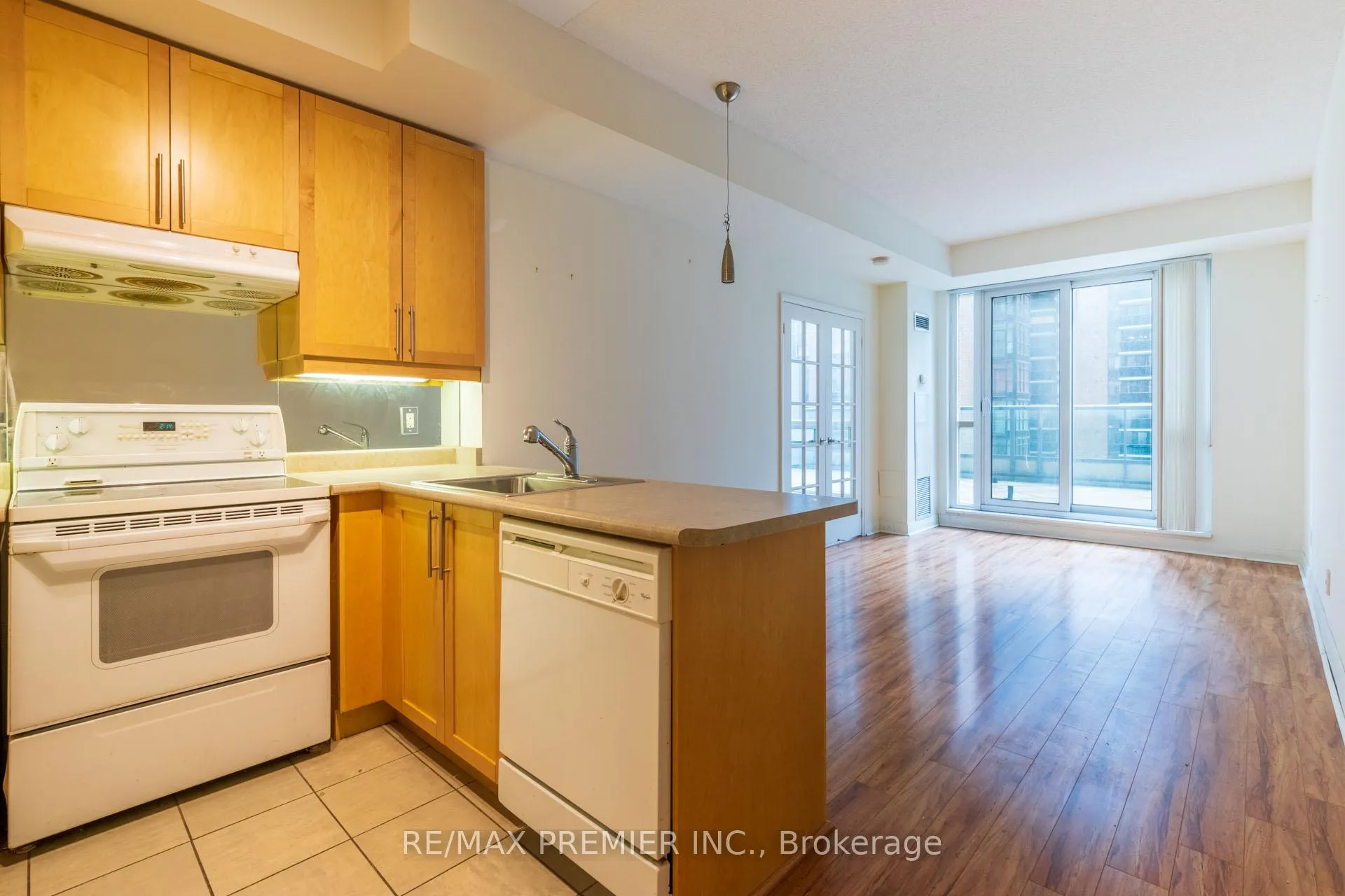 Photo 3 of Unit 402, 1121 Bay Street, Toronto, Bay Street Corridor — HOMEH