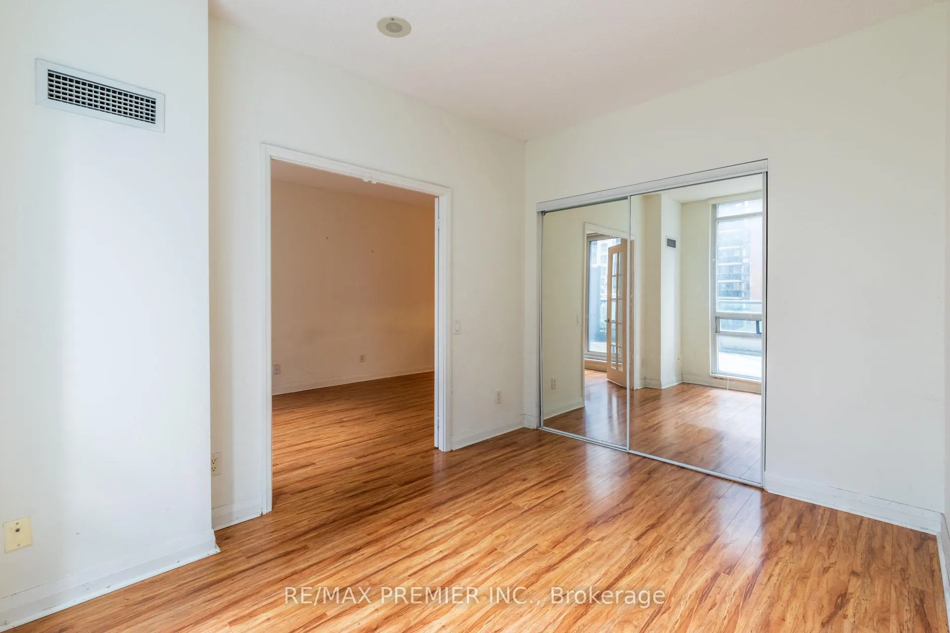 Photo 9 of Unit 402, 1121 Bay Street, Toronto, Bay Street Corridor — HOMEH