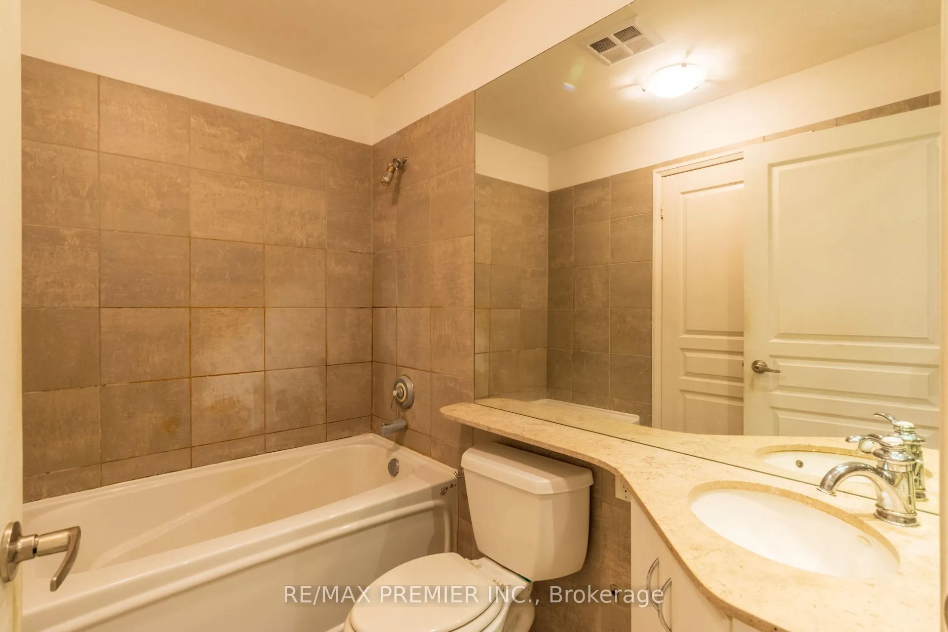 Photo 10 of Unit 402, 1121 Bay Street, Toronto, Bay Street Corridor — HOMEH