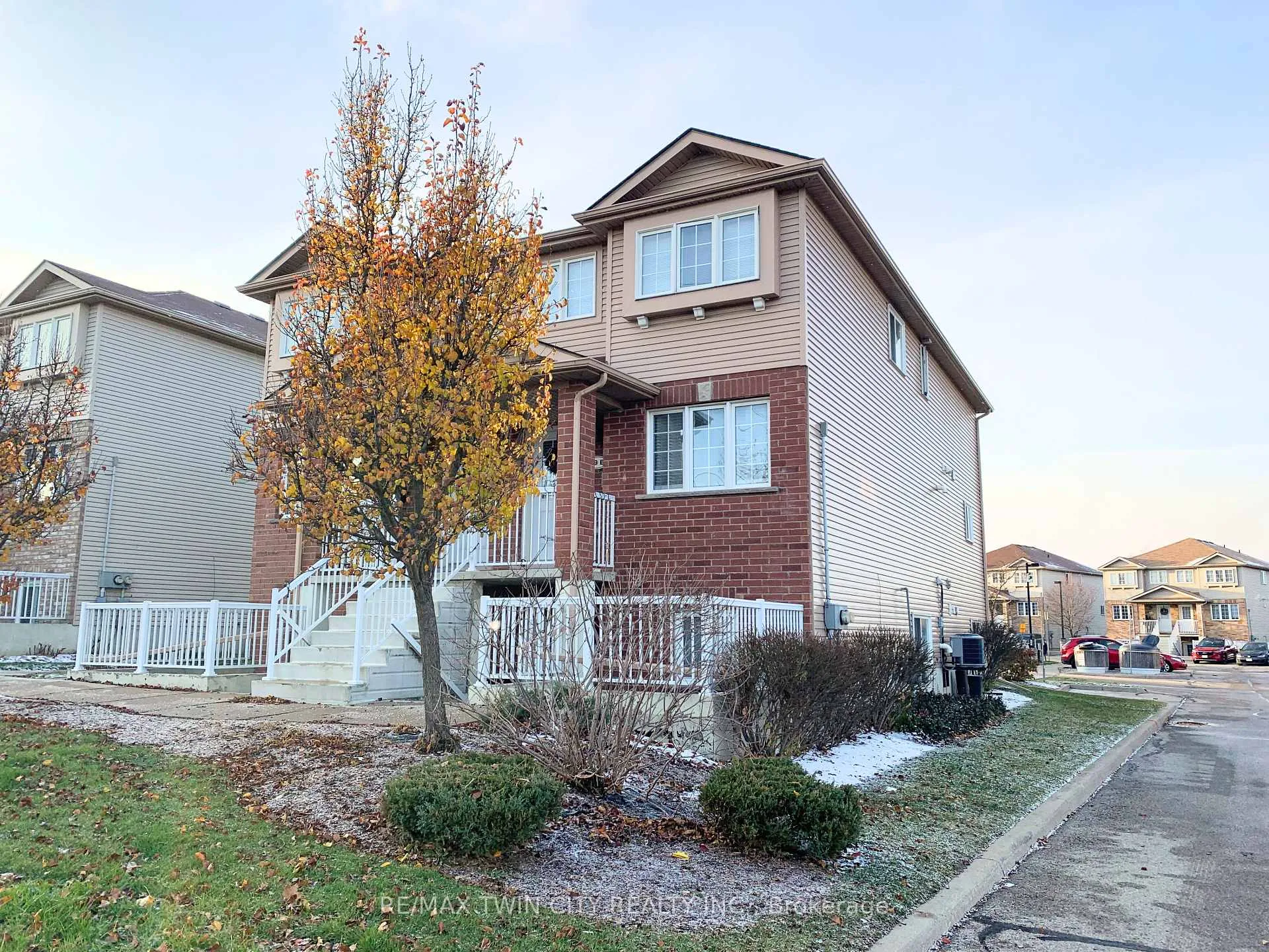 Photo 2 of Unit 19D, 50 Howe Drive, Kitchener — HOMEH