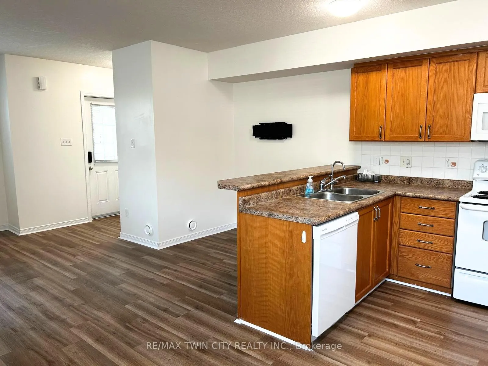 Photo 4 of Unit 19D, 50 Howe Drive, Kitchener — HOMEH