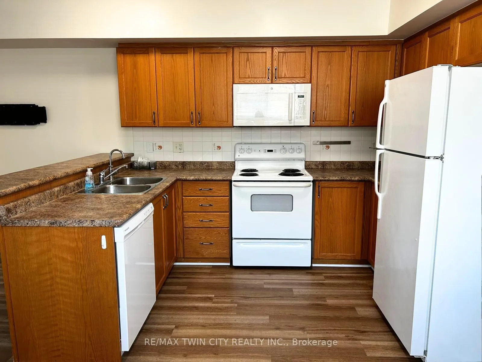 Photo 5 of Unit 19D, 50 Howe Drive, Kitchener — HOMEH