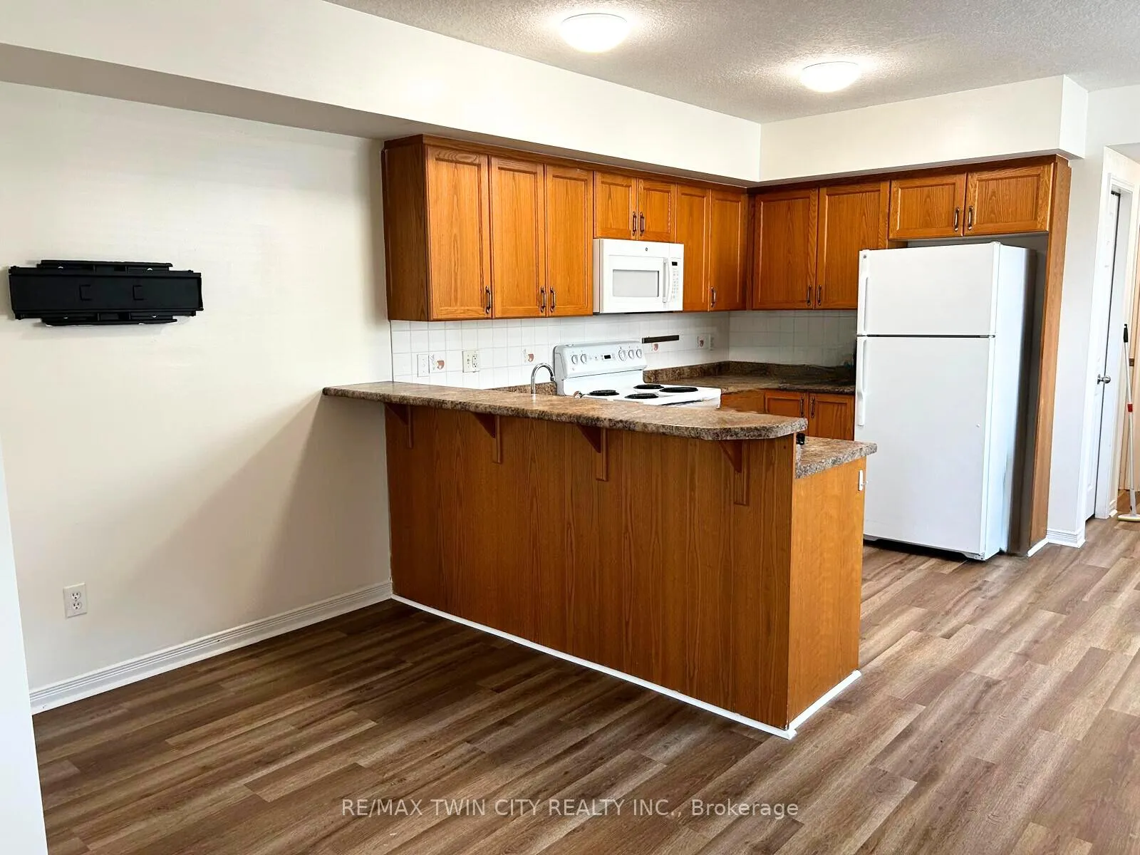 Photo 6 of Unit 19D, 50 Howe Drive, Kitchener — HOMEH