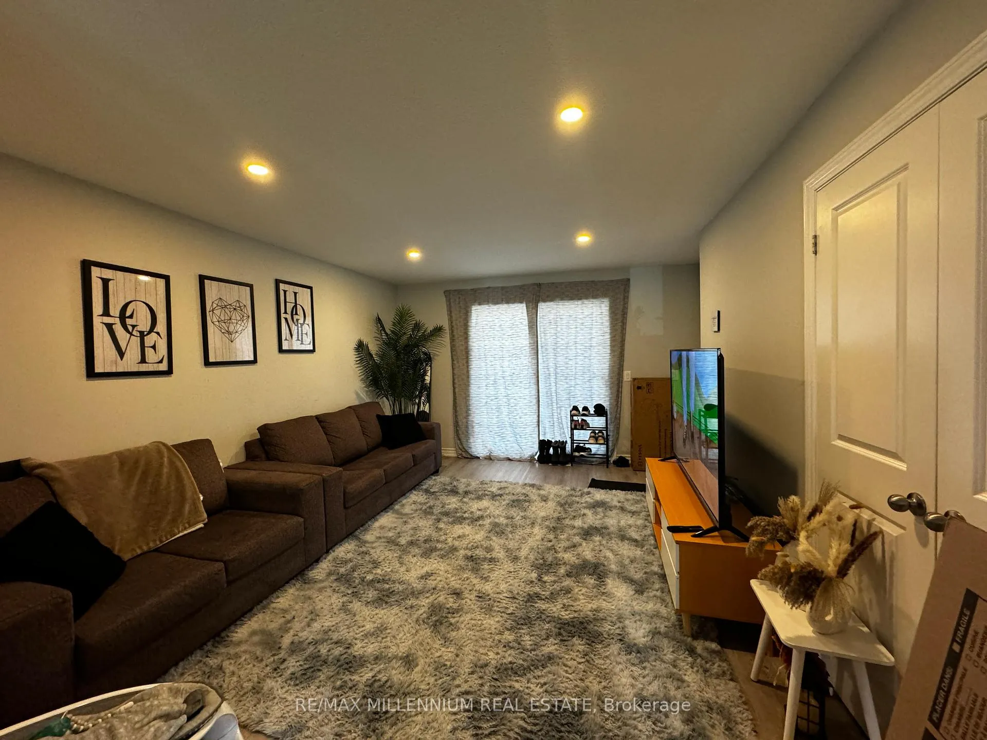 Photo 1 of 281 Chapel Hill Drive, Kitchener — HOMEH