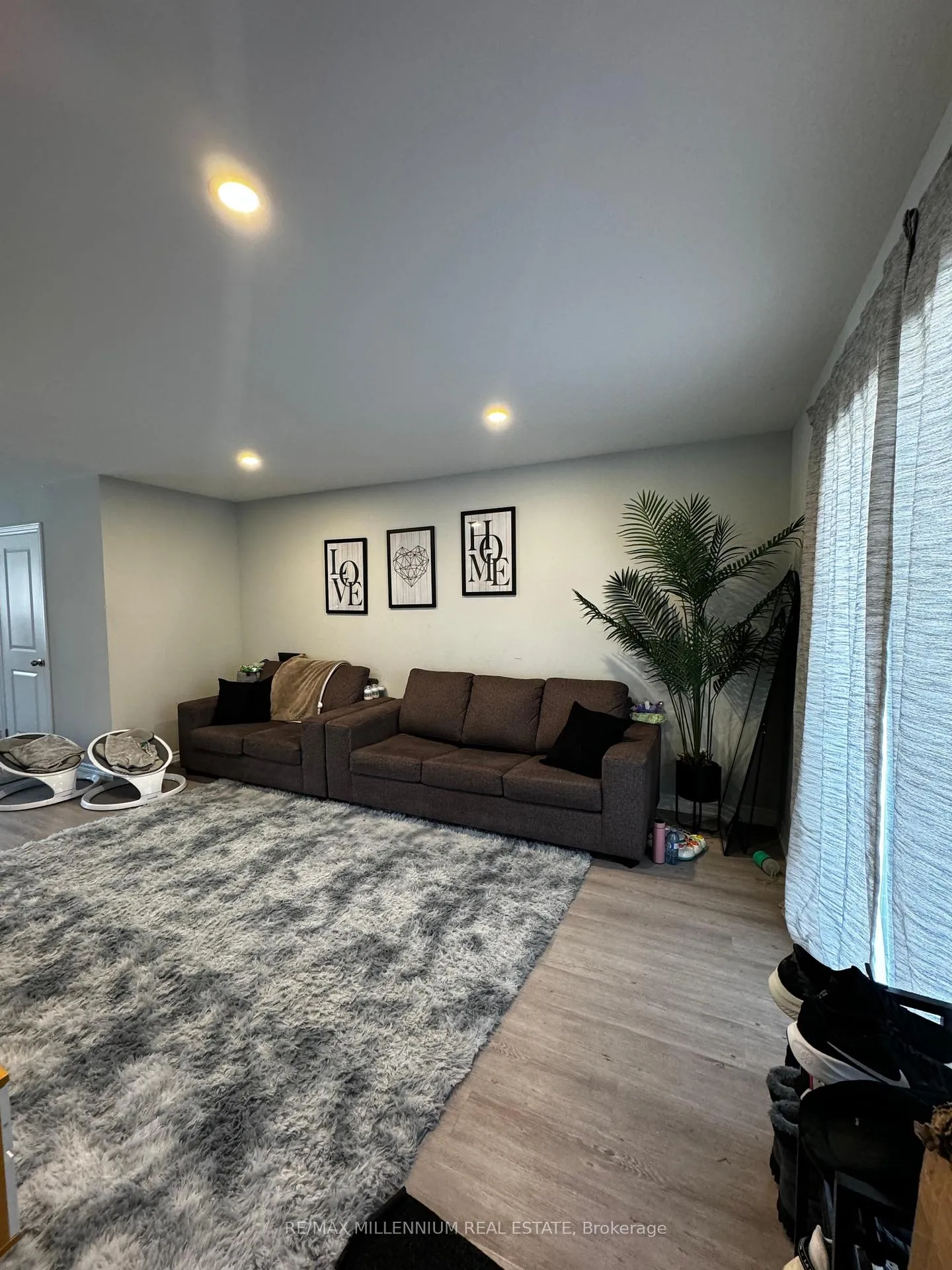 Photo 3 of 281 Chapel Hill Drive, Kitchener — HOMEH
