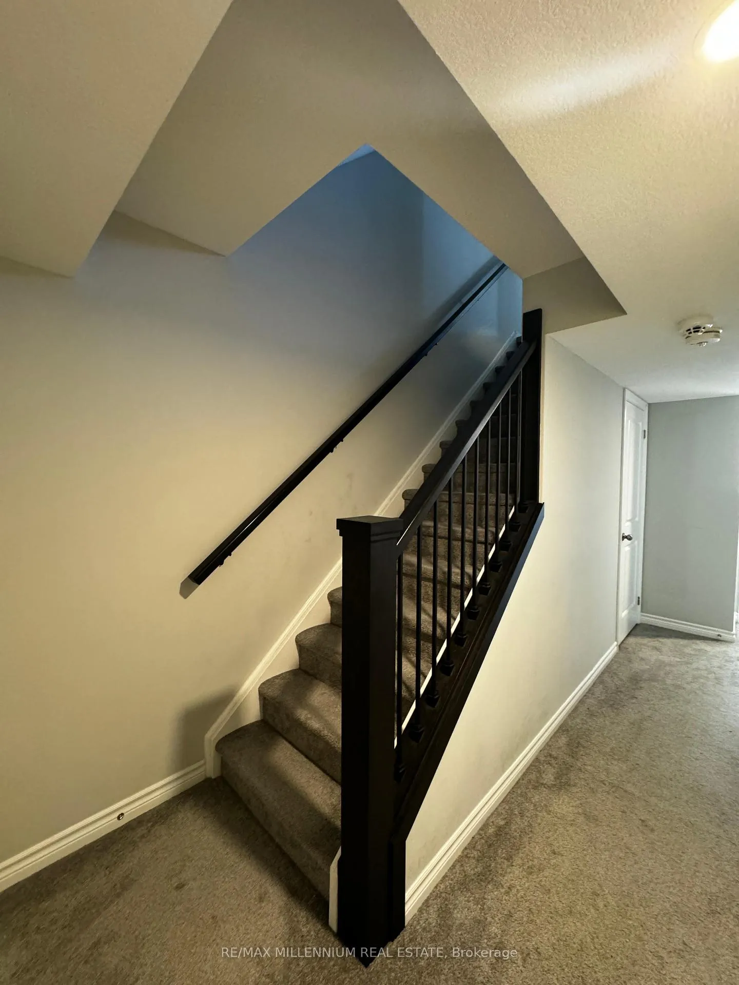 Photo 10 of 281 Chapel Hill Drive, Kitchener — HOMEH