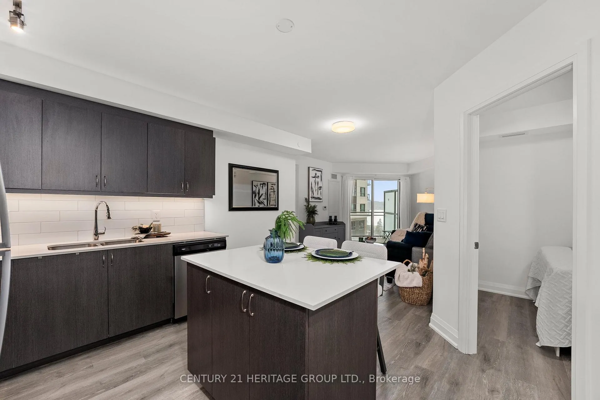 Photo 2 of Unit 519, 58 Lakeside Terrace, Barrie, Little Lake — HOMEH