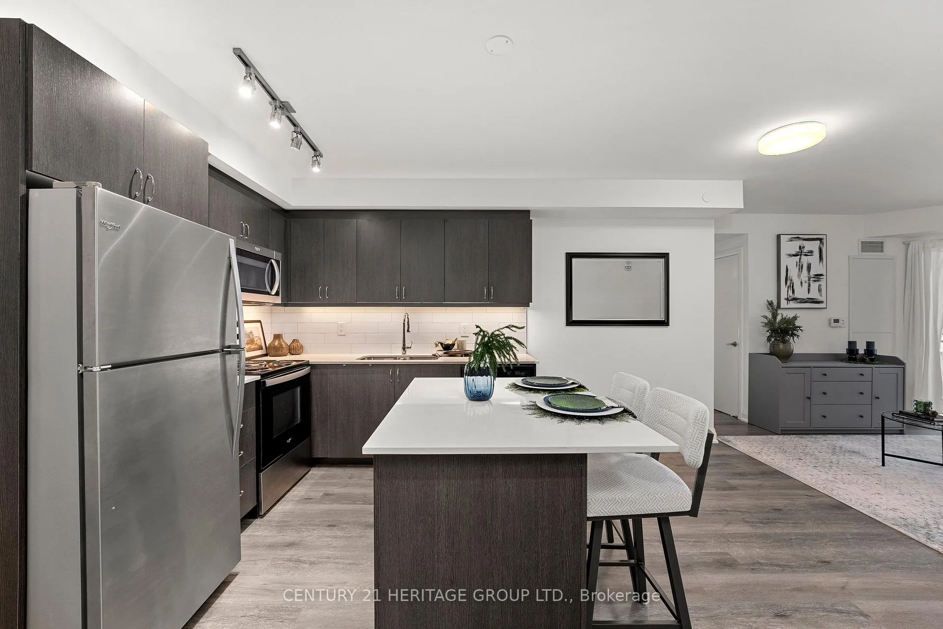 Photo 3 of Unit 519, 58 Lakeside Terrace, Barrie, Little Lake — HOMEH