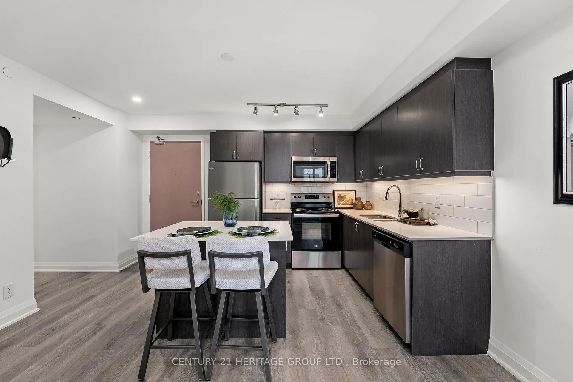 Photo 4 of Unit 519, 58 Lakeside Terrace, Barrie, Little Lake — HOMEH