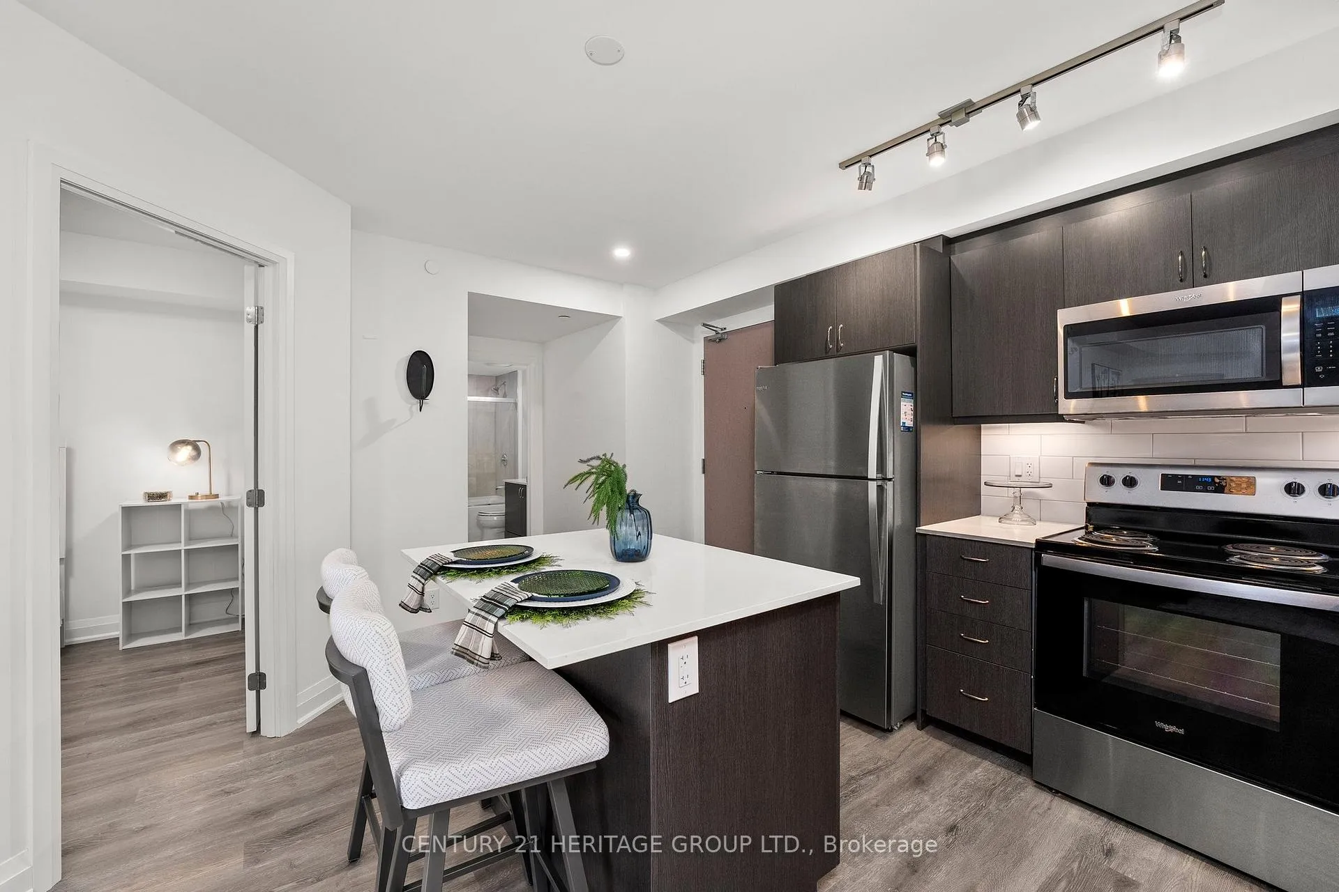 Photo 5 of Unit 519, 58 Lakeside Terrace, Barrie, Little Lake — HOMEH