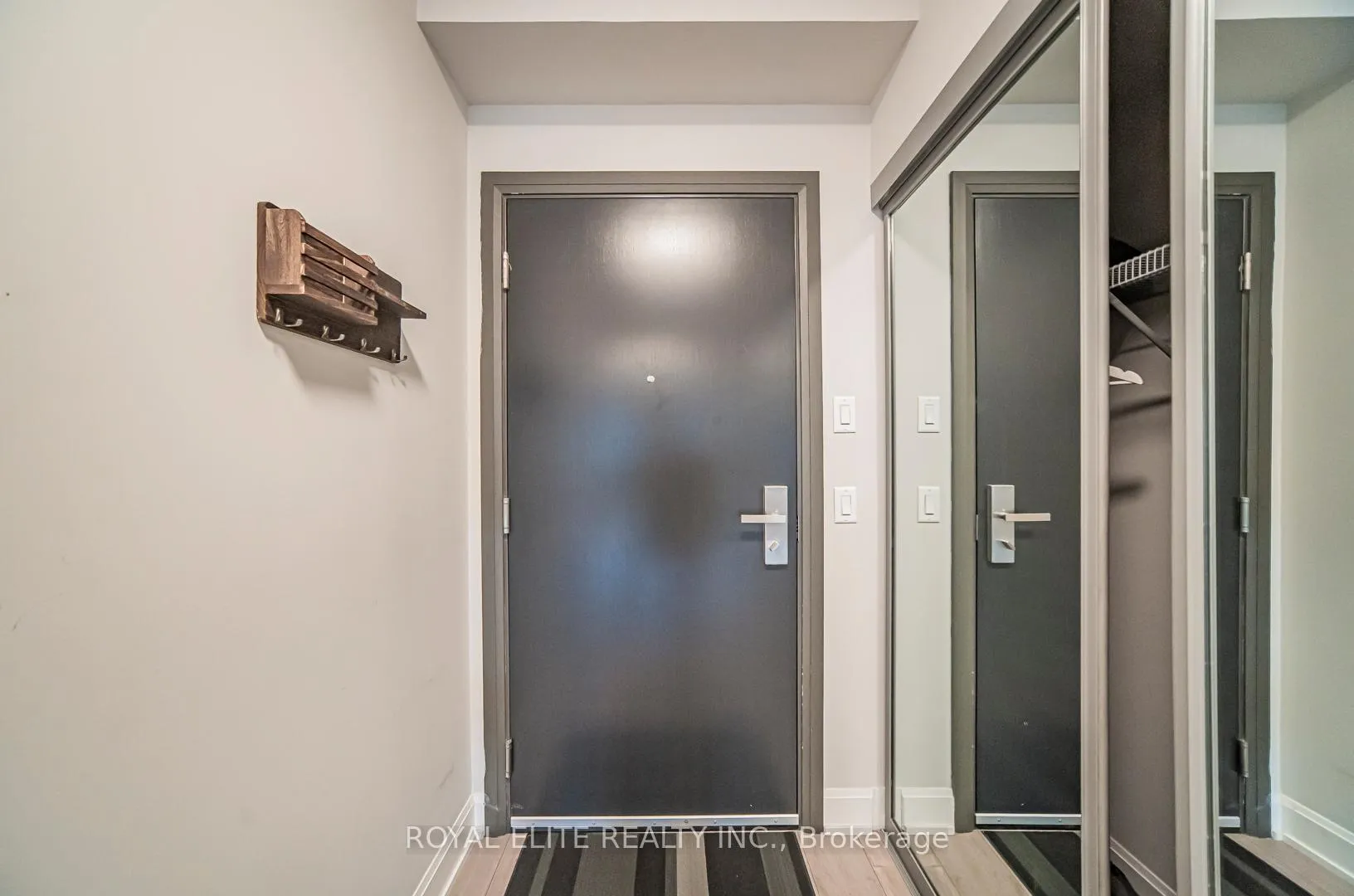 Photo 4 of Unit 310, 18 Water Walk Drive, Markham, Unionville — HOMEH