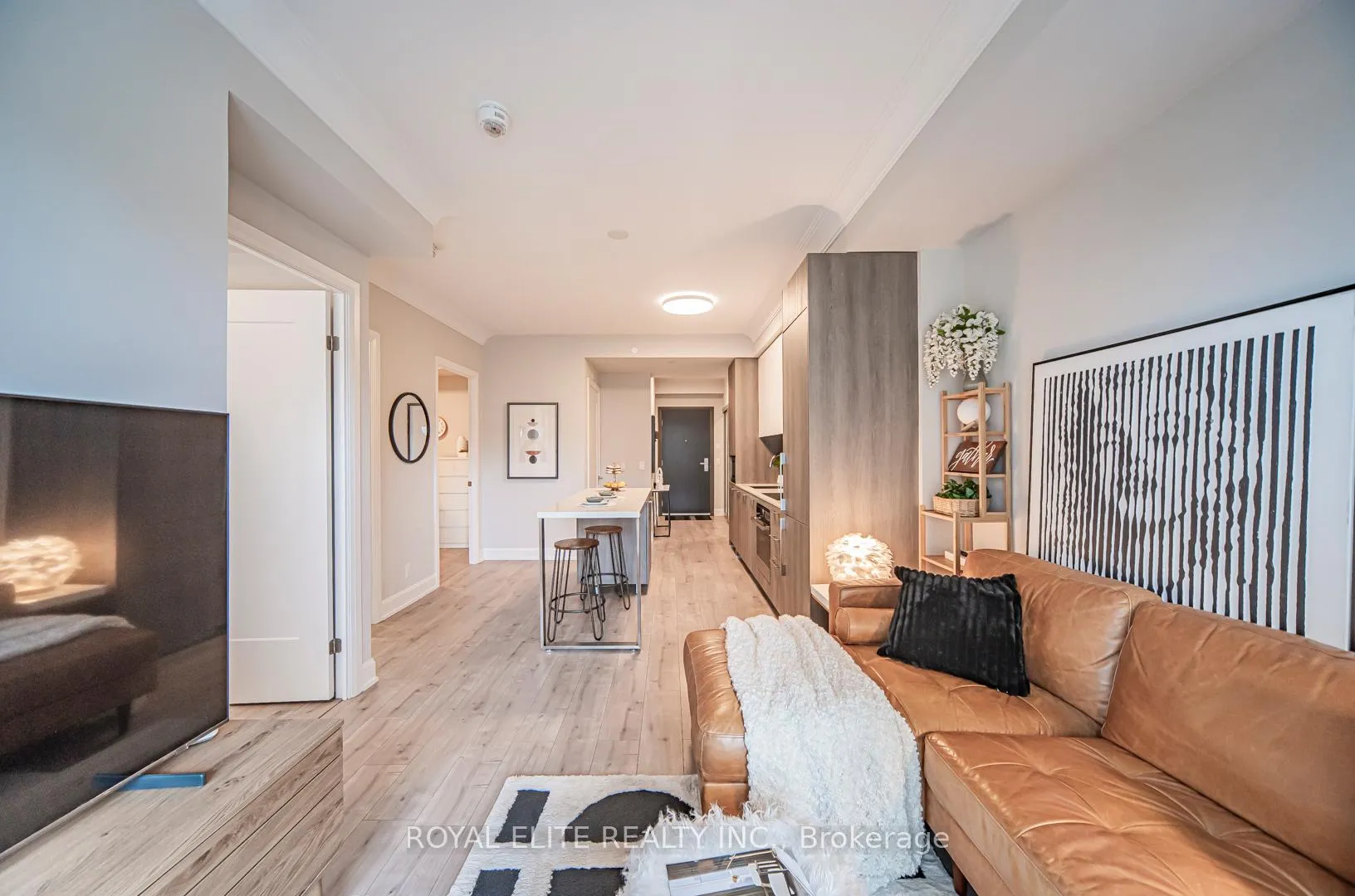 Photo 17 of Unit 310, 18 Water Walk Drive, Markham, Unionville — HOMEH