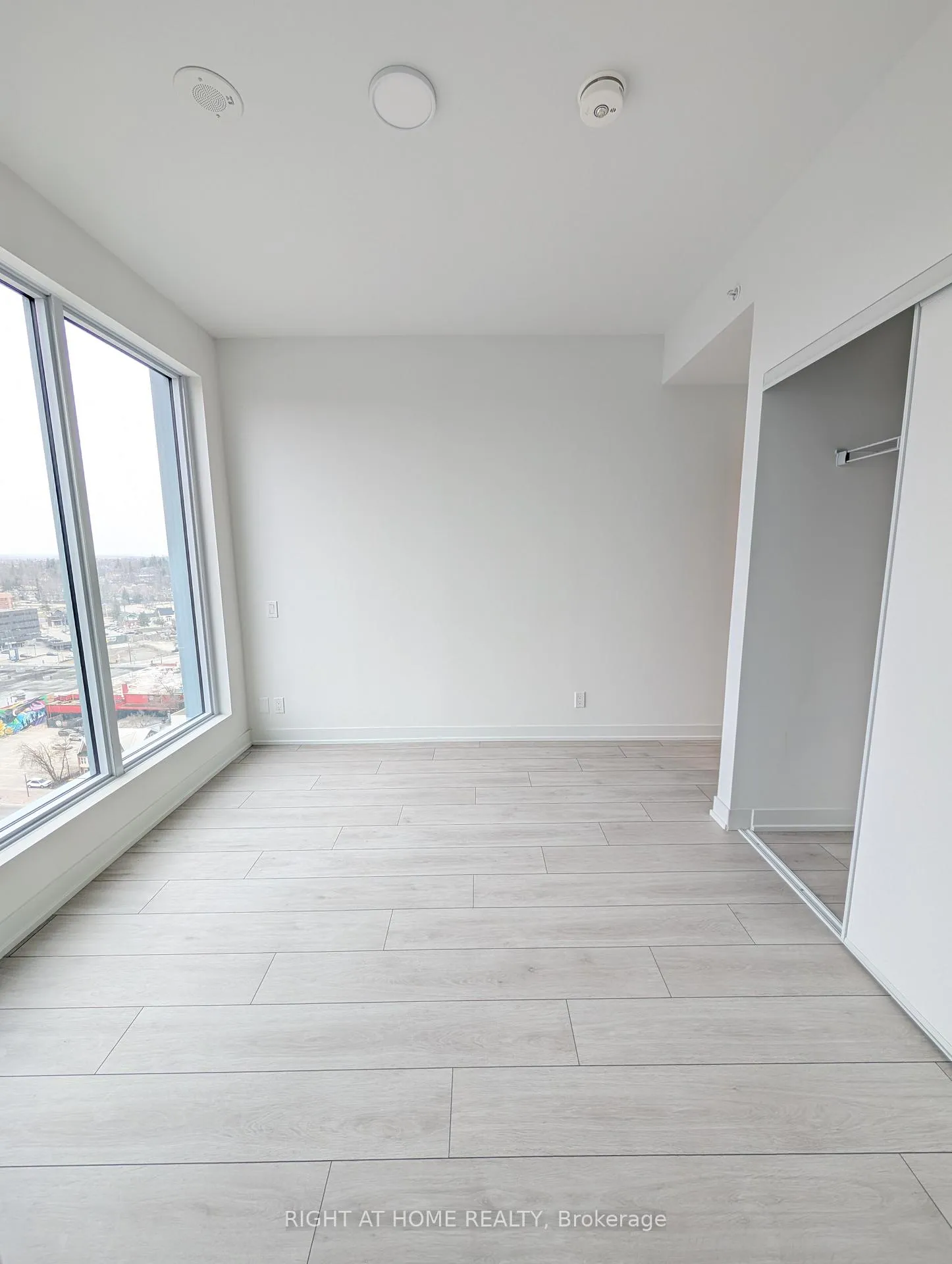 Photo 12 of Unit 1503, 39 Mary Street, Barrie, City Centre — HOMEH