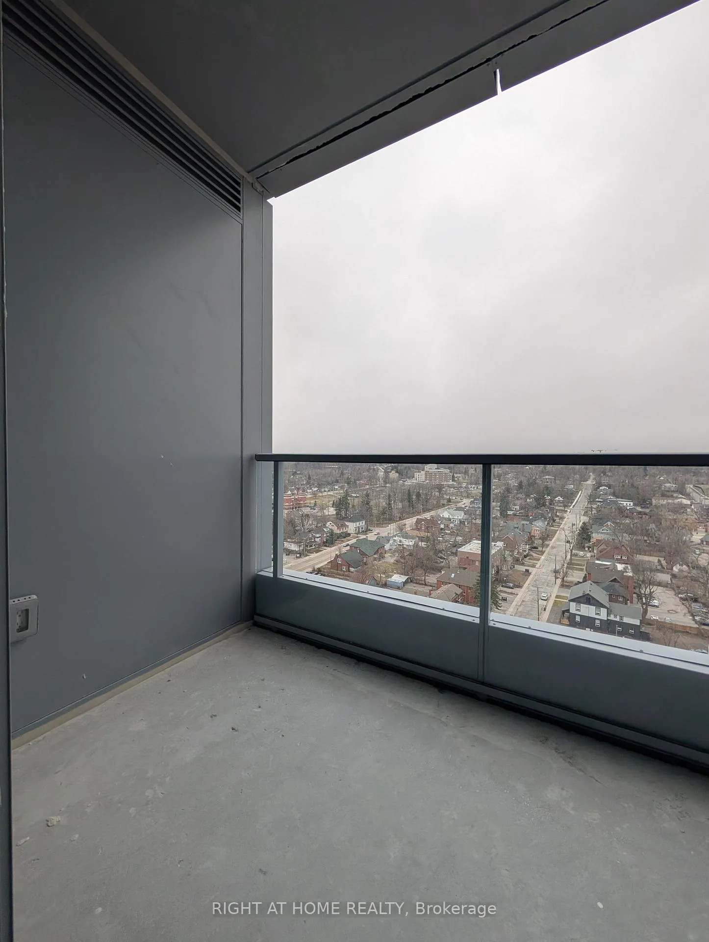 Photo 17 of Unit 1503, 39 Mary Street, Barrie, City Centre — HOMEH