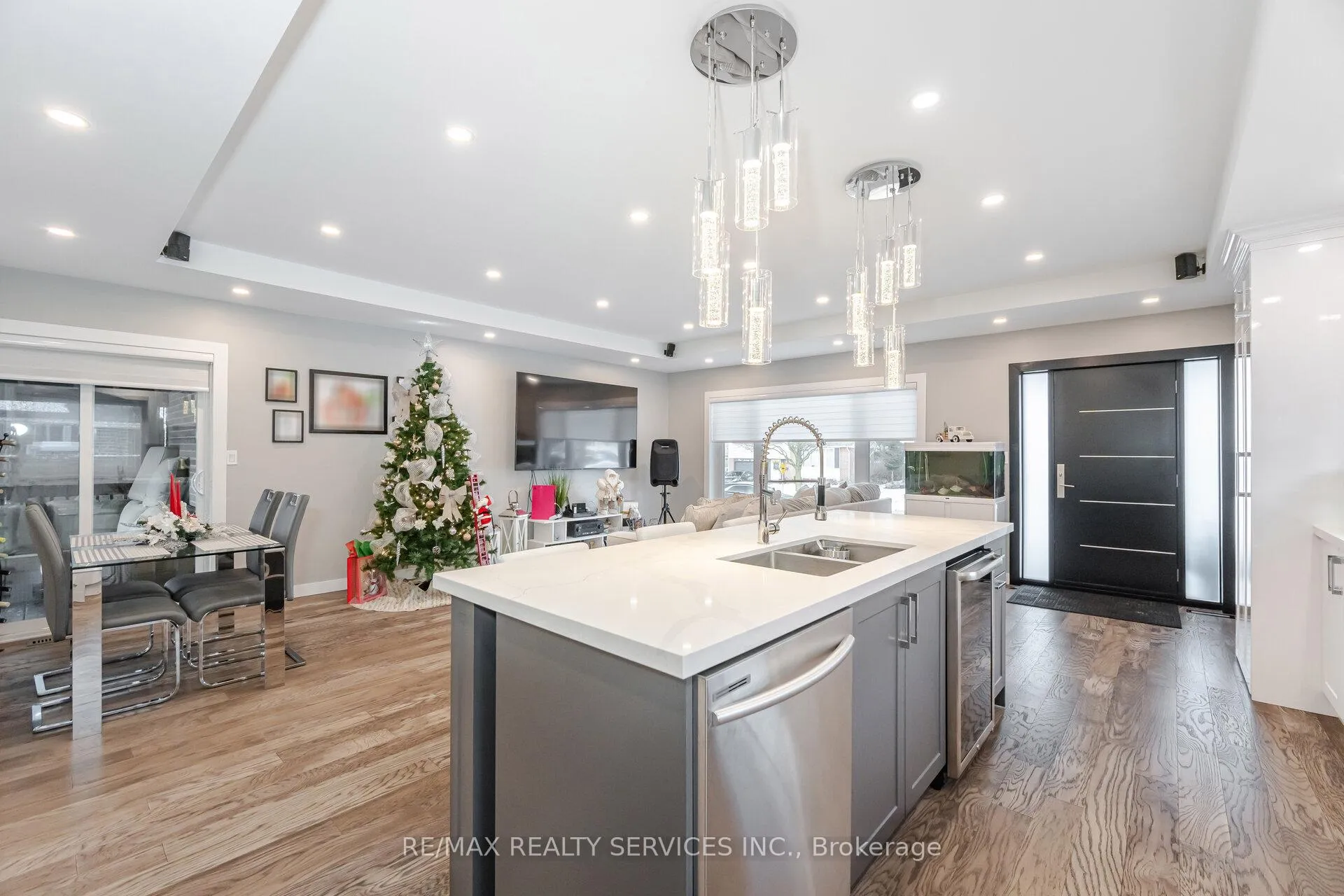 Photo 3 of 377 Bartley Bull Parkway, Brampton, Brampton East — HOMEH