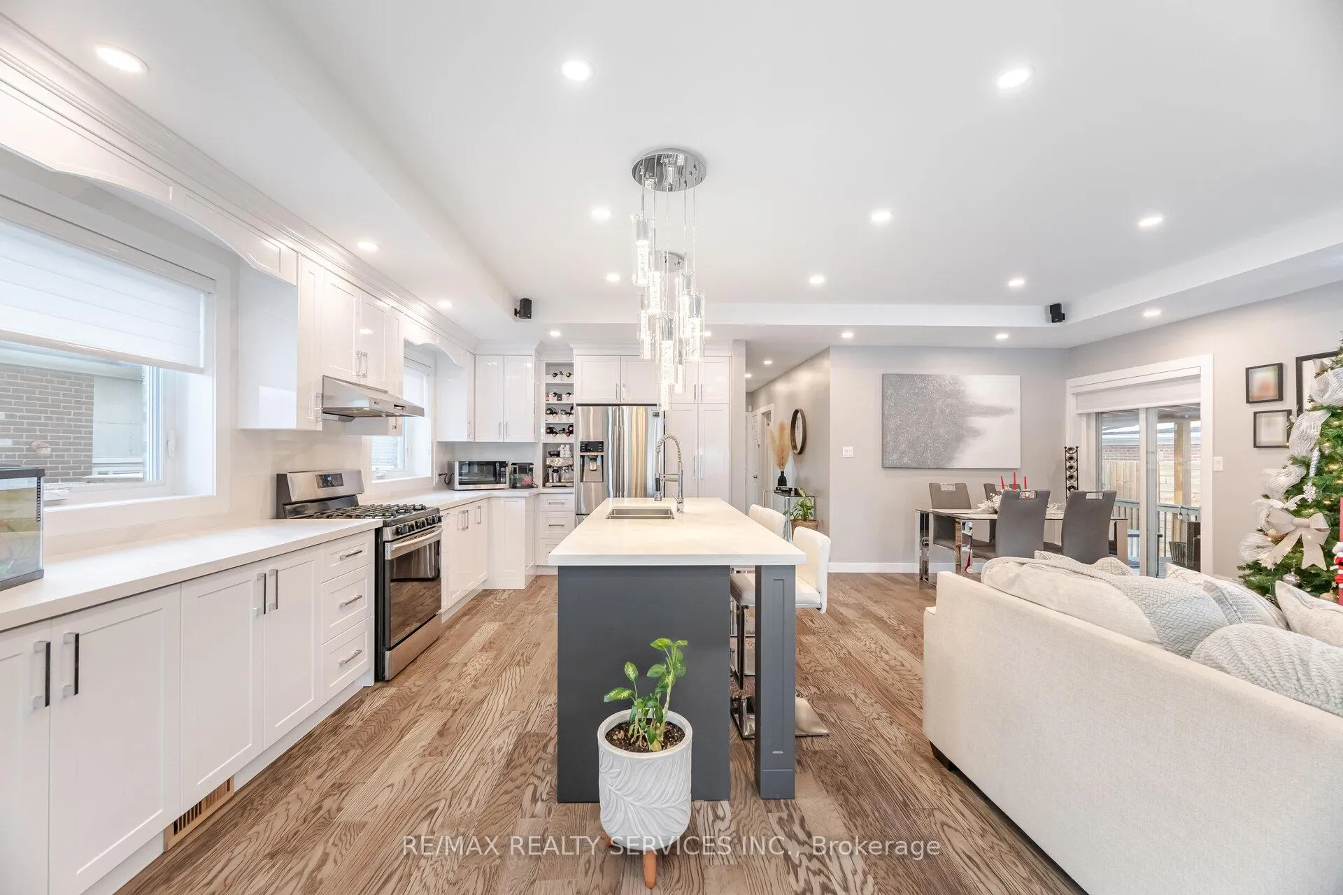 Photo 4 of 377 Bartley Bull Parkway, Brampton, Brampton East — HOMEH